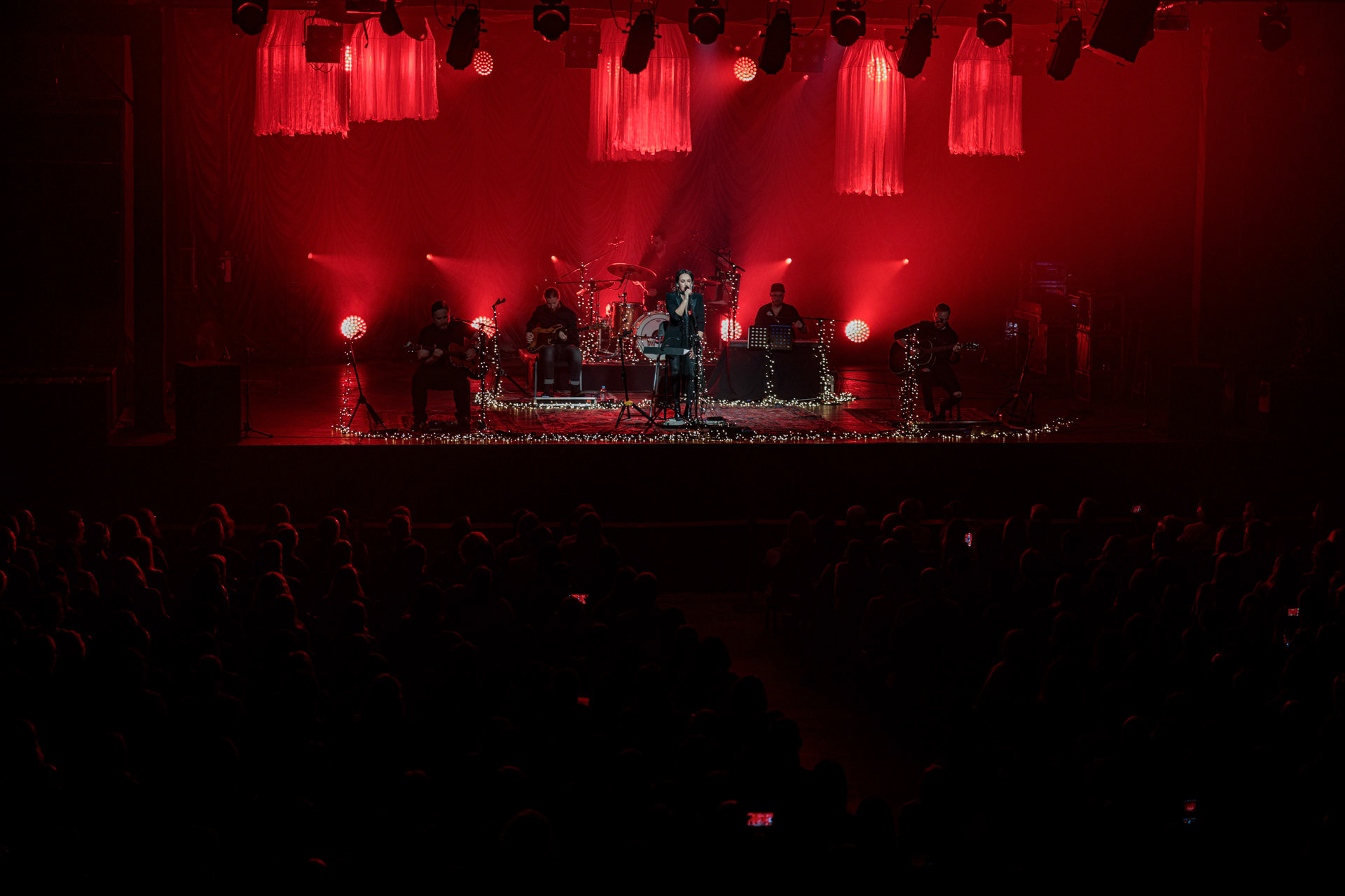 5.12.2021 Kasia Kowalska akustycznie w Klubie Stodola.n/z Kasia Kowalska - wokal,n/z Jerzy Runowski - gitara,n/z Pawel Grudniak - bass,n/z Marcin Karel - gitara,n/z Barek Pawlus - perkusja,Rock, rock progresywny, rock alternatywny, polski rock, pop-rock.fot. Andrzej Wasilkiewicz/Reporter