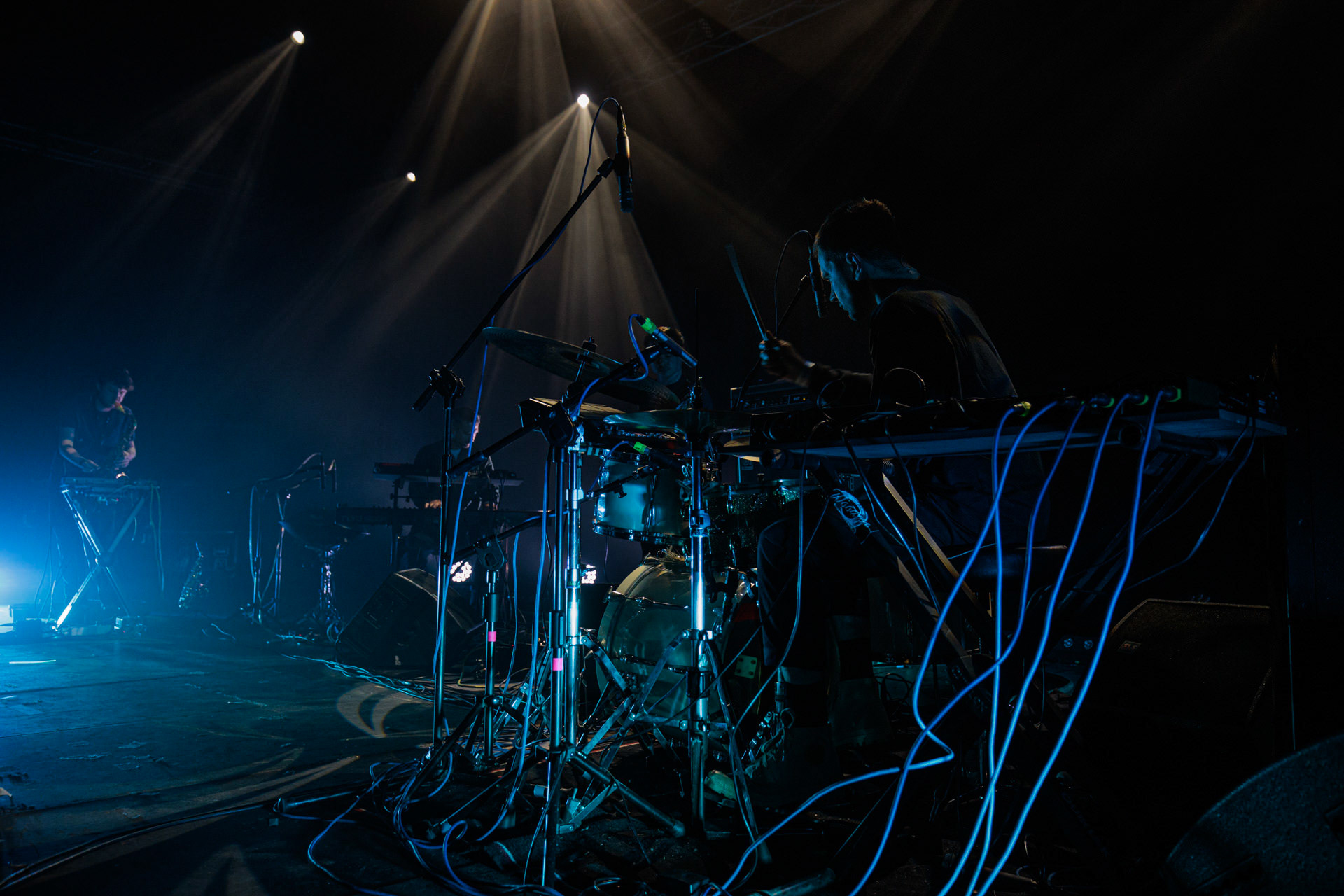 26.04.2022 Portico Quartet Jazz, ambient, electronic, hang. Warszawska Progresja.Portico Quartet to instrumentalny zespol z Londynu w Wielkiej Brytanii. n/z Duncan Bellamy - drums and electronics,n/z Milo Fitzpatrick - electric and double-bass,n/z Jack Wyllie - saxophones and keyboards,n/z Keir Vine -keyboards,Produkcja Winiary Bookings fot. Andrzej Wasilkiewicz/Reporter