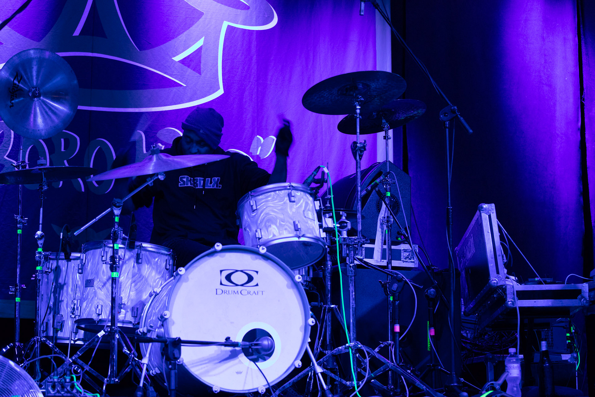 Dog Eat Dog - USA - hardcore, punkrock, rap, metal, hip hop,reggae, soul, funk,
Dave Neabore (bass), 
John Connor (vocals), 
Brandon Finley (drums) 
Roger Hämmerli (guitar)
Bozez (sax & beer)
koncert w Warszawskiej Progresji w ramach trasy 25 lat All Boro Kings zespołu Dog Eat Dog.
fot. Andrzej Wasilkiewicz/Reporter