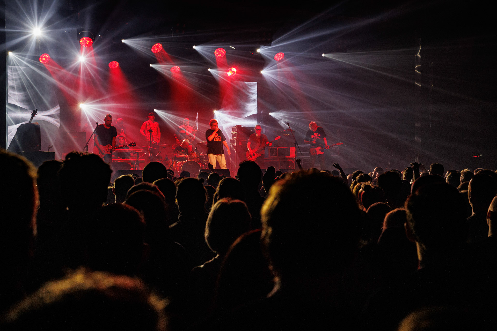 15.01.2022 KULT - koncert Pomaranczowa Trasa 2021/2022 - Warszawa Stodoła, Kult konczy w doskonalej formie przeniesiony z jesieni ostatni koncert Pomaranczowej Trasy 2021, publicznosc nie zawiodla, pelna sala.   n/z Tomasz Goehs perkusja,Rock, rock progresywny, rock alternatywny, punk, nowa fala, polski rock.fot. Andrzej kaziq Wasilkiewicz/Reporter