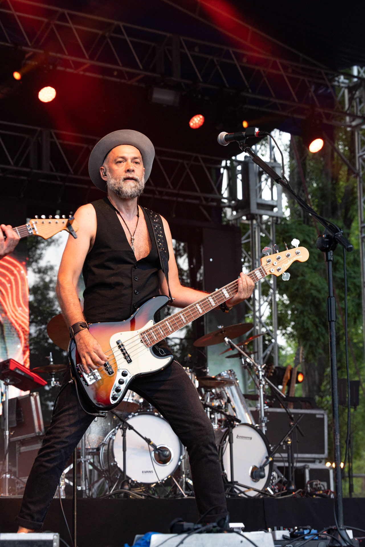 Koncerty Lady Pank w ramach urodzinowej trasy LP40 warszawska Pogresja.Gramy do Woli. Polski Rock, pop, soft rock, polska grupa rockowa z czasów PRL.n/z. Krzysztof Kieliszkiewicz – gitara basowa, Fot. Andrzej kaziq Wasilkiewicz/Reporter