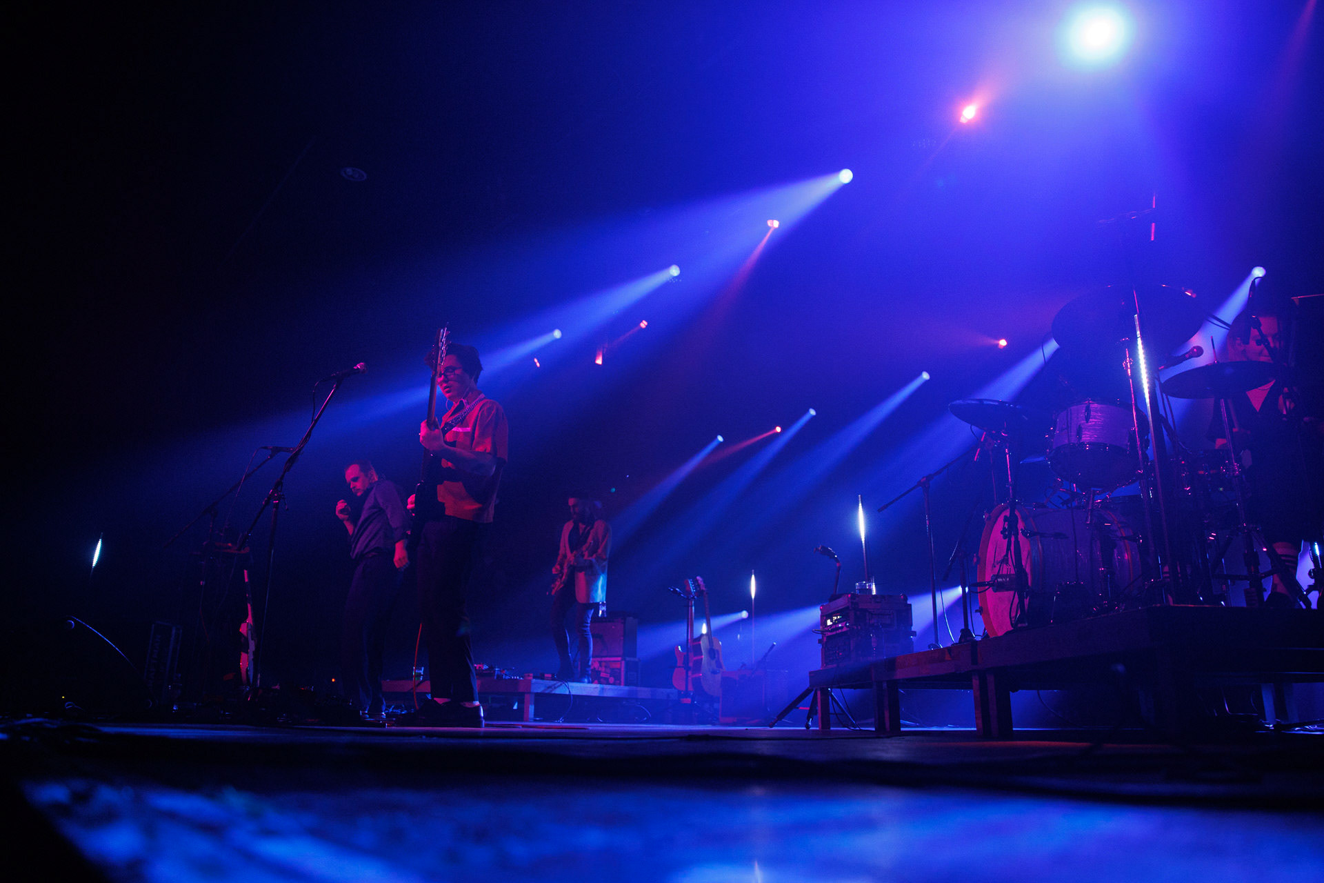 18.12.2021 Karas Rogucki - koncert klub Stodoła - Warszawan/z Piotr Rogucki - wokal gitara,n/z Kuba Karas - wokal bass,n/z Wiktoria Jakubowska - perkusja,n/z Kamil Holden Kryszak - gitara,Alternatywny pop, Kayax, Ostatni bastion romantyzmu, fot. Andrzej Wasilkiewicz/Reporter