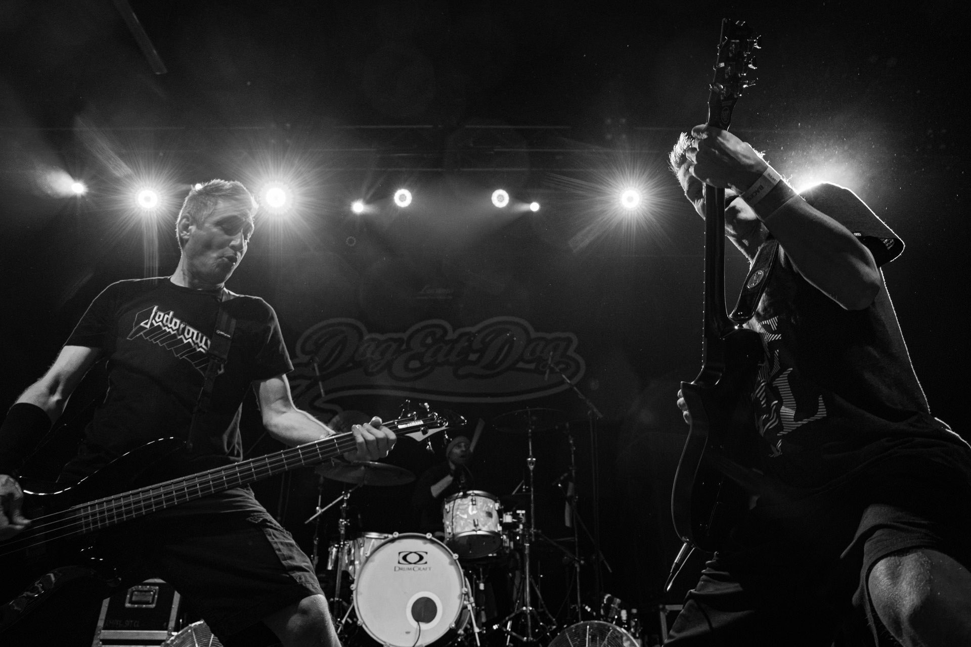 30.11.2021 koncert Dog Eat Dog - USA - hardcore, punkrock, rap, metal, hip hop, reggae, soul, funk,n/z Dave Neabore (bass), n/z John Connor (vocals), n/z Brandon Finley (drums), n/z Roger Hammerli (guitar),n/z Bozez (sax &amp; beer),koncert Warszawa, Progresja 25 lat albumu Play Games -  Dog Eat Dog.fot. Andrzej Wasilkiewicz/Reporter