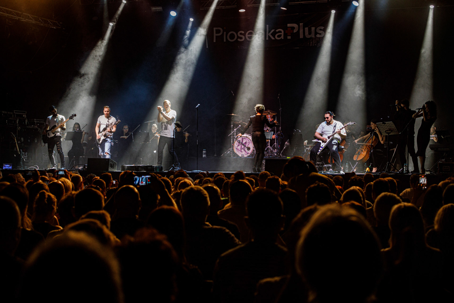 19.06.2022 - Scorpion's Songs Symphonic - Herman Rarebell and The Hurricane Orchestra live in Progresja Warsaw.SCORPION'S SONGS SYMPHONIC performed by The Hurricane Orchestra + legendary former Scorpions-Drummer Herman Rarebell.Herman Rarebell - Drums,fot. Andrzej Wasilkiewicz/Reporter