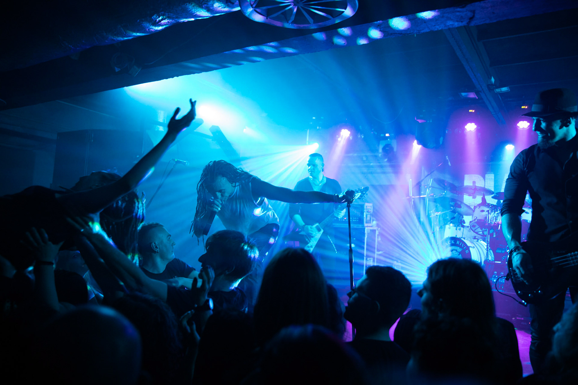 BLACK RIVER – rock, metal, punk, super grupa muzyków BEHEMOTH, DIMMU BORGIR, ROOTWATER, GEISHA GONER, HUNTER, VESANIA, NEOLITHIC.

Maciej Taff – wokal
Piotr „Kay” Wtulich – gitara
Artur „Art” Kempa – gitara
Tomasz „Orion” Wróblewski – bass
Dariusz „Daray” Brzozowski – perkusja
agencja Winiarybookings 
 fot. Andrzej Wasilkiewicz/Reporter