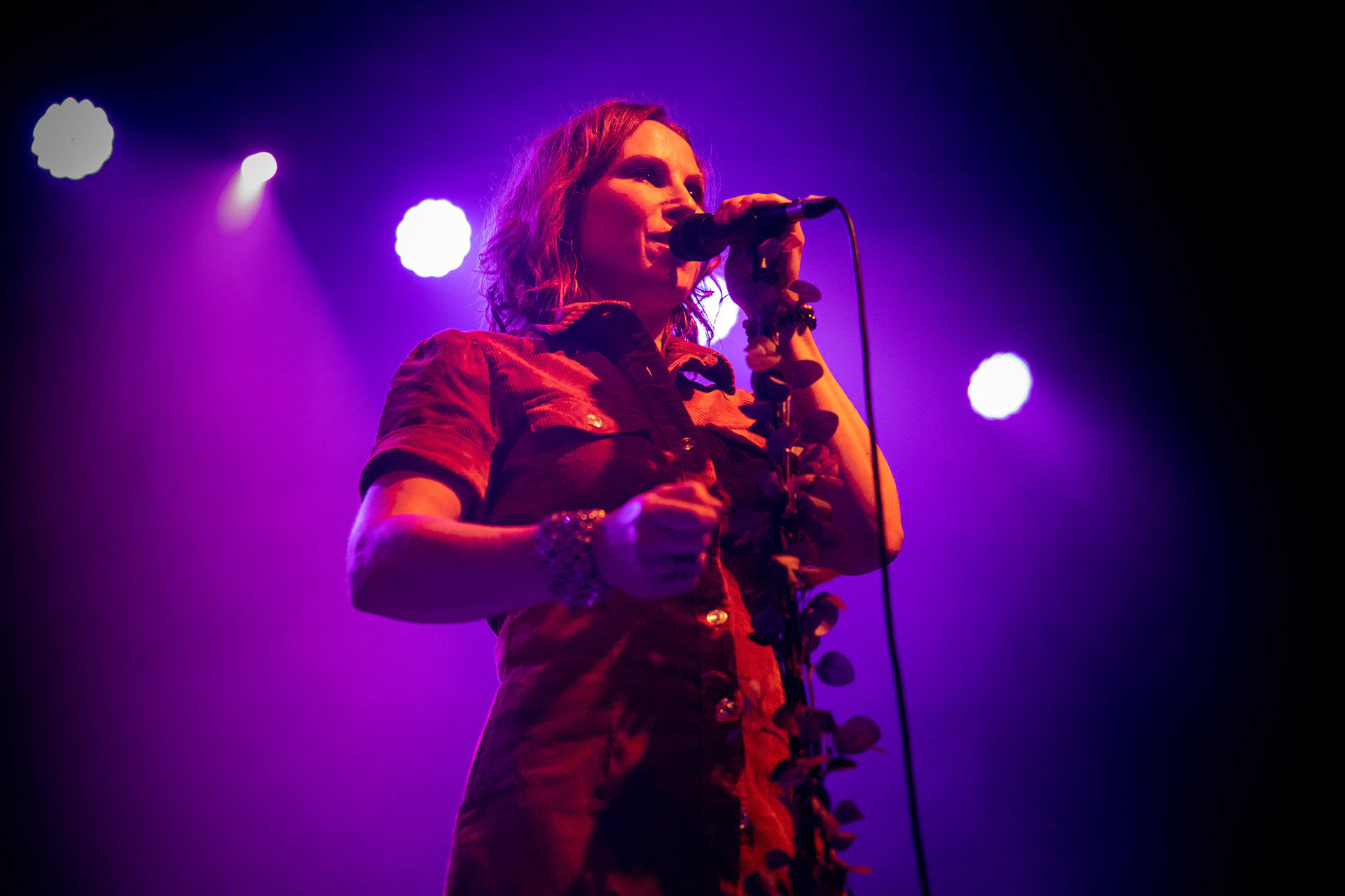 The Gathering: holenderska grupa rockowa, trasa The Gathering_30th Anniversary od doom-metalowego brzmienia z lat 90 po melodyjne i klimatyczne rejony rocka, trip-rock, post-rock, metalu, czy shoegaze. Koncert Warszawa Progresja, HQ44

The Gathering w składzie:
Silje Wergeland – wokal
Rene Rutten – gitara
Hans Rutten – perkusja
Frank Boeijen – klawisze
Hugo Prinsen Geerligs – bass
fot. Andrzej kaziq Wasilkiewicz/Reporter