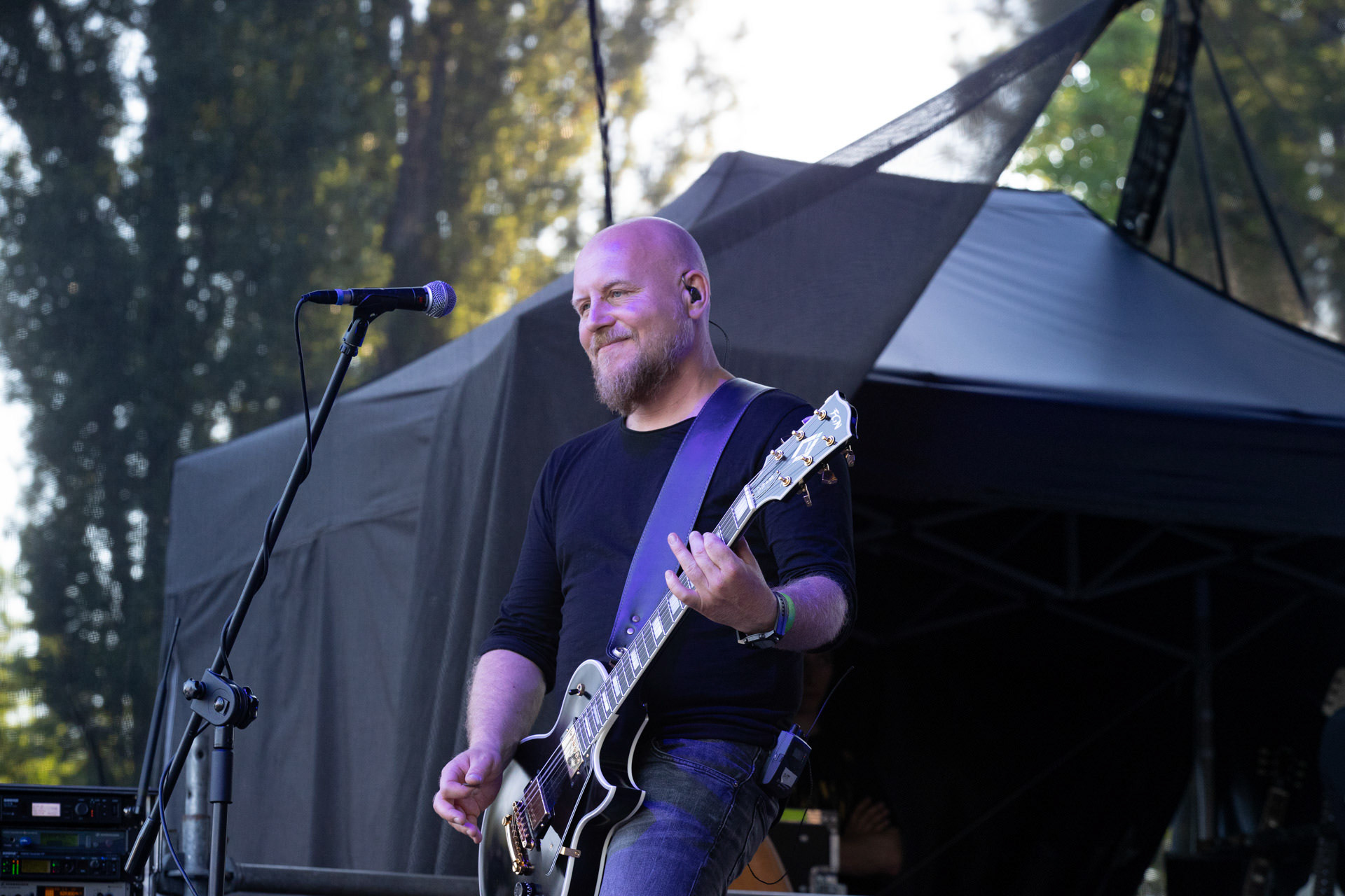 Hunter - postpandemoniczny koncert z okazji XXXV-lecia.Progresja - Gramy do Woli, Warszawa.Piotr „Pit” Kędzierzawski – gitara, Letnia Scena Progresji.fot. Andrzej Wasilkiewicz/Reporter