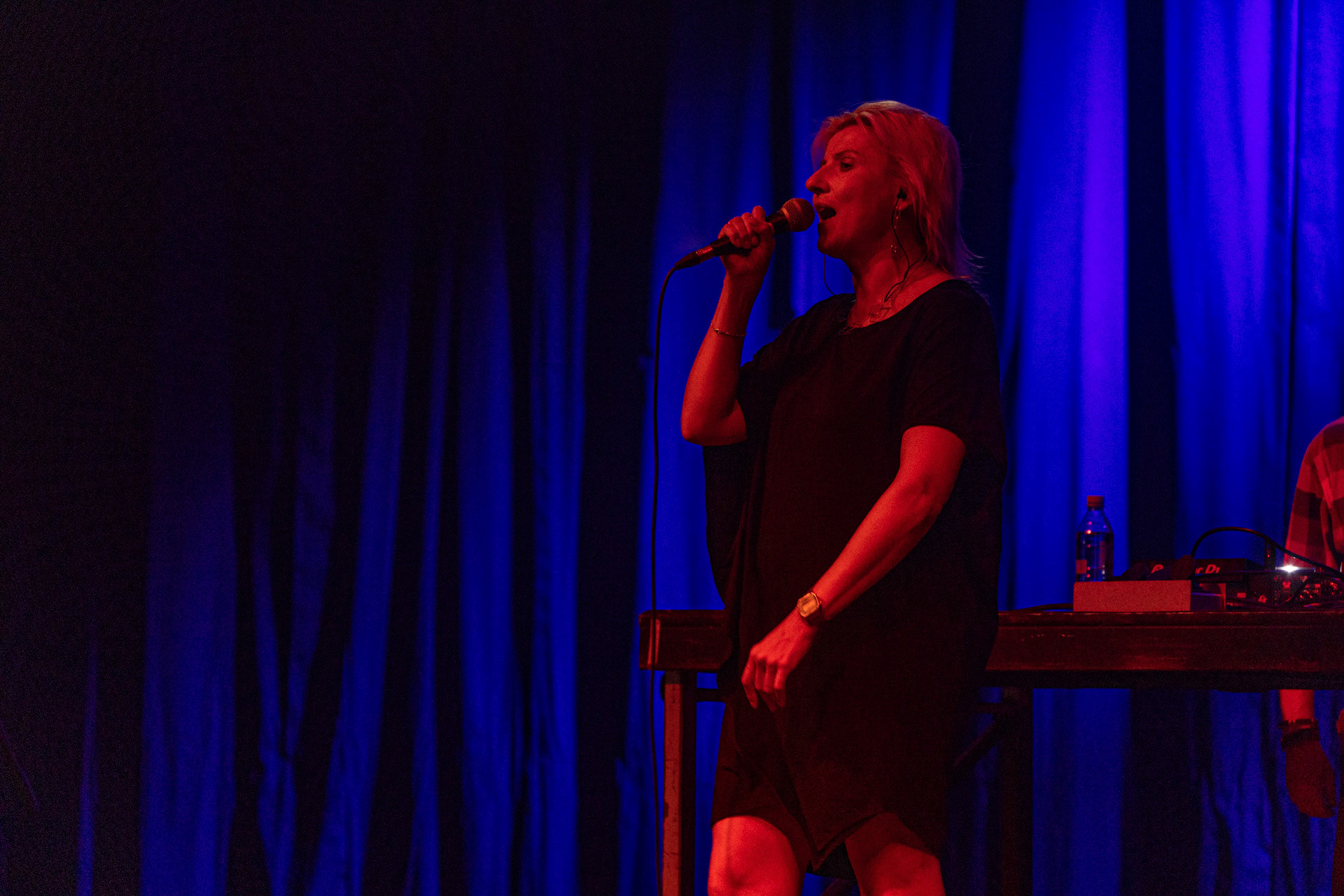 30.08.2022 Fundacja Bezpieczne Niebo wraz z klubem Progresja serdecznie zapraszają na specjalny koncert charytatywny dla Szymona Stankiewicza, który walczy z nowotworem.  KASIA NOWICKA - NOVIKA (wraz z DJ Spox).Od lat jedna z najbardziej aktywnych postaci na polskiej scenie muzycznej.Wokalistka, która początkowo udzielała się w zespole Futro i u boku Smolika, asolowo zadebiutowała w 2006 roku albumem „Tricks Of Life” nominowanym doPaszportu Polityki. Kolejne płyty: „Lovefinder” (2010) i album z remixami „Mixfinder” (2011) zostały nagrodzone Fryderykami w kategorii klubowej. Ostatni solowy album Noviki zatytułowany „Bez Cukru” ukazał się w 2019 roku i zebrał świetne recenzje, a piosenki „Lekko” i „Słabości” często gościły na antenach radiowych. W roku 2021 Novika obchodziła jubileusz 20 lat obecności na scenie i wydała z tej okazji album z nowymi wersjami jej przebojów – Novika 2.0.Chociaż nie gra już jako dj, Novika regularnie występuje wokalnie w klubach w całym kraju w ramach duetu Novika &amp; Mr.Lex. Zagrała na najważniejszych polskich festiwalach (Open’er, FreeForm, Audioriver, Tauron Nowa Muzyka). Od przeszło 15. lat prowadzi również autorskie audycje radiowe. Gościła już na antenach wielu stacji, obecnie prowadzi audycję Lekko w Radiu KAMPUS.Organizacja Progresja i Fundacja Bezpieczne Niebo. fot. Andrzej Wasilkiewicz/kaziq.com