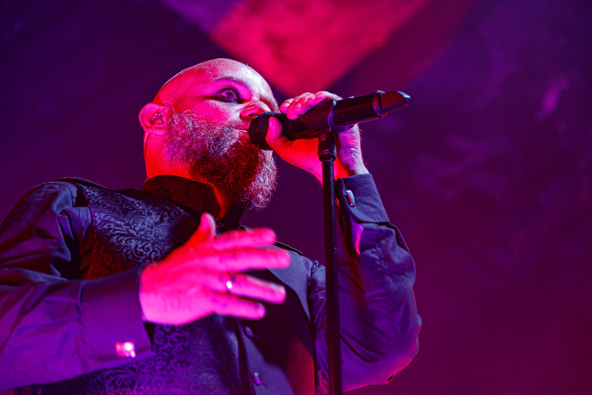 18.06.2022 - Mono Inc. zagrali w warszawskim klubie Progresja.Mono Inc. - niemiecki zespol z Hamburga wykonujący gotyckiego rocka, w składzie:Carl Fornia - git.Katha Mia - drums, Manuel Antoni - bass,Martin Engler - vocal,Gothic, industrial,  alternative, rock.Produkcja Winiary Bookings.fot. Andrzej Wasilkiewicz/kaziq.com