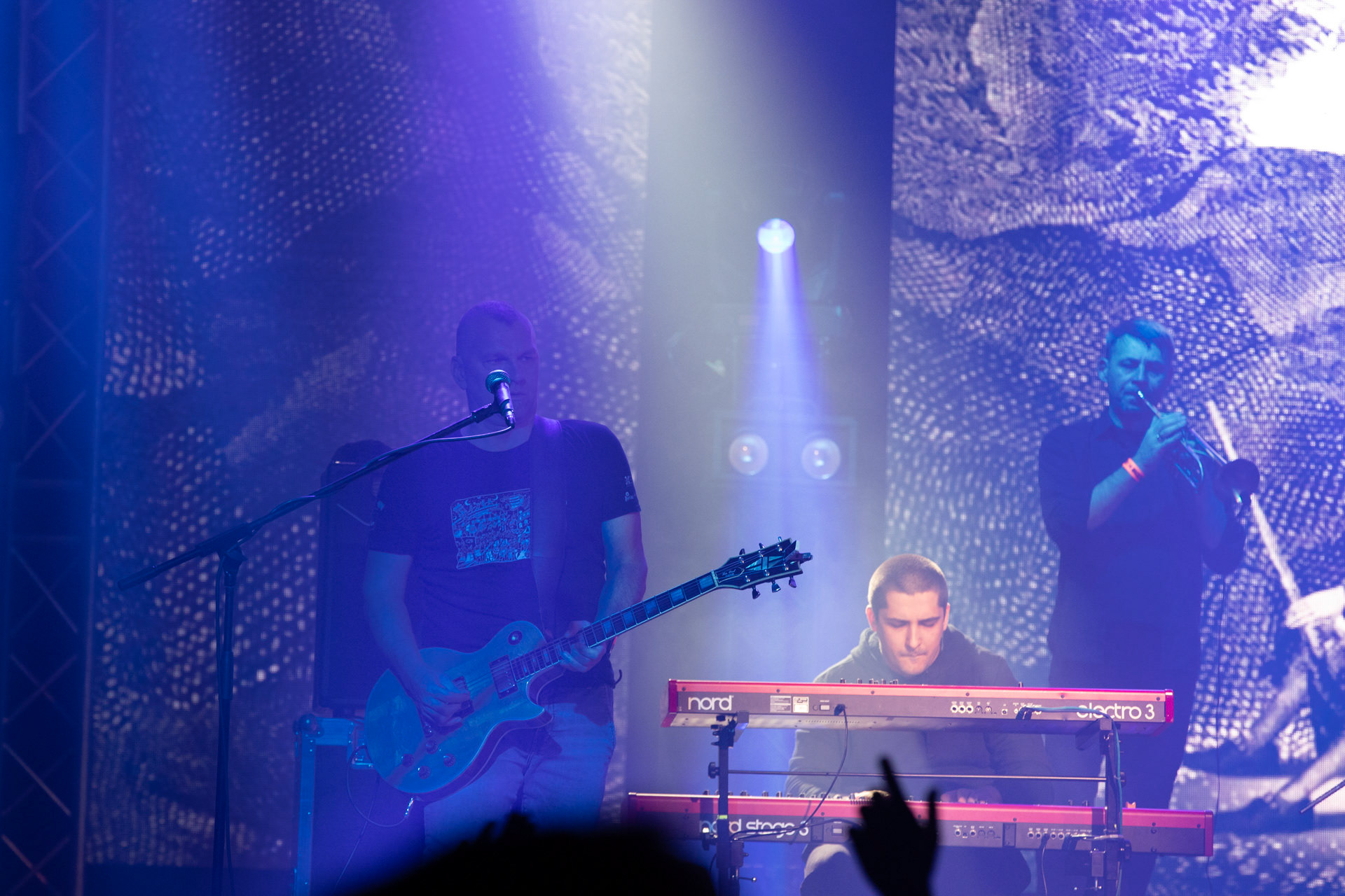 KULT - koncert Pomaranczowa Trasa 2021 - Warszawa Stodoła. 29 pazdziernika 2021. Konrad Wantrych klawisze,Janusz Zdunek trabka,Wojciech Jablonski gitara,Rock, rock progresywny, rock alternatywny, punk, nowa fala, polski rock.fot. Andrzej kaziq Wasilkiewicz/Reporter