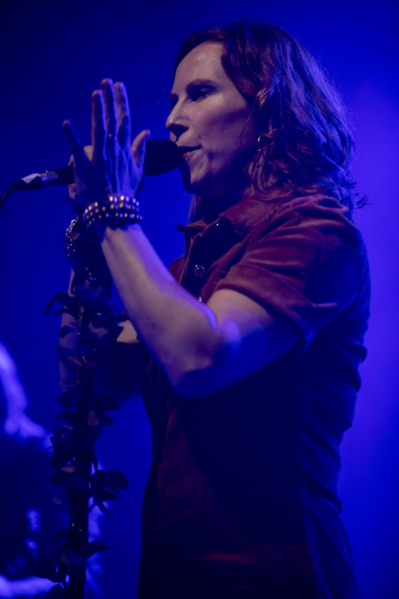 The Gathering: holenderska grupa rockowa, trasa The Gathering_30th Anniversary od doom-metalowego brzmienia z lat 90 po melodyjne i klimatyczne rejony rocka, trip-rock, post-rock, metalu, czy shoegaze. Koncert Warszawa Progresja, HQ44

The Gathering w składzie:
Silje Wergeland – wokal
Rene Rutten – gitara
Hans Rutten – perkusja
Frank Boeijen – klawisze
Hugo Prinsen Geerligs – bass
fot. Andrzej kaziq Wasilkiewicz/Reporter