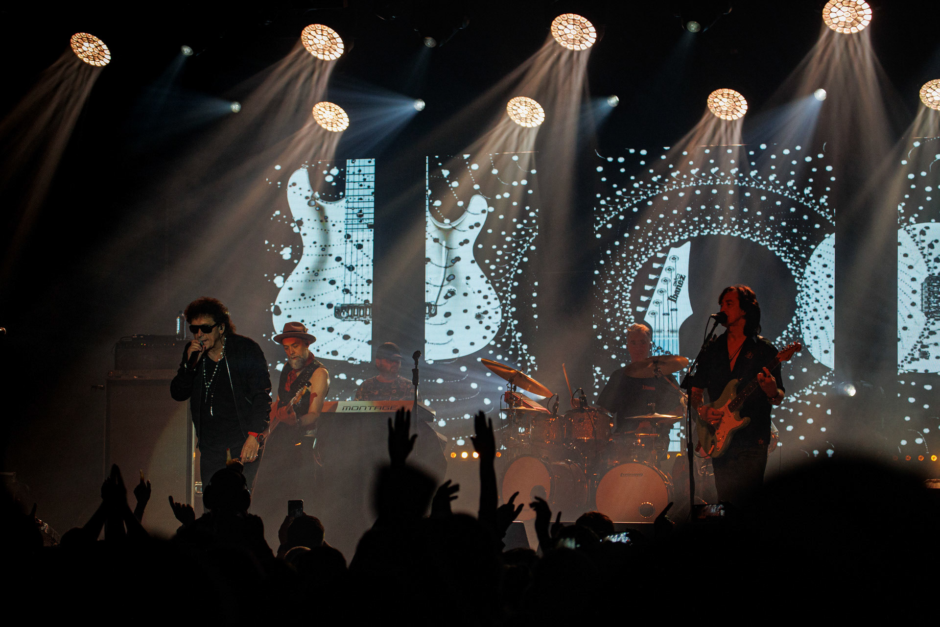 Koncerty Lady Pank - LP1 - w Klubie Stodola. LP1 - 35 lata od premiery albumu.n/z. Jan Borysewicz – gitara,  n/z. Janusz Panasewicz – wokal, n/z. Kuba Jabłoński – perkusja n/z. Krzysztof Kieliszkiewicz – gitara basowa, n/z. Michał Sitarski – gitara, stały sideman, n/z. Wojtek Olszak – instrumenty klawiszowe, Fot. Andrzej kaziq Wasilkiewicz/Reporter