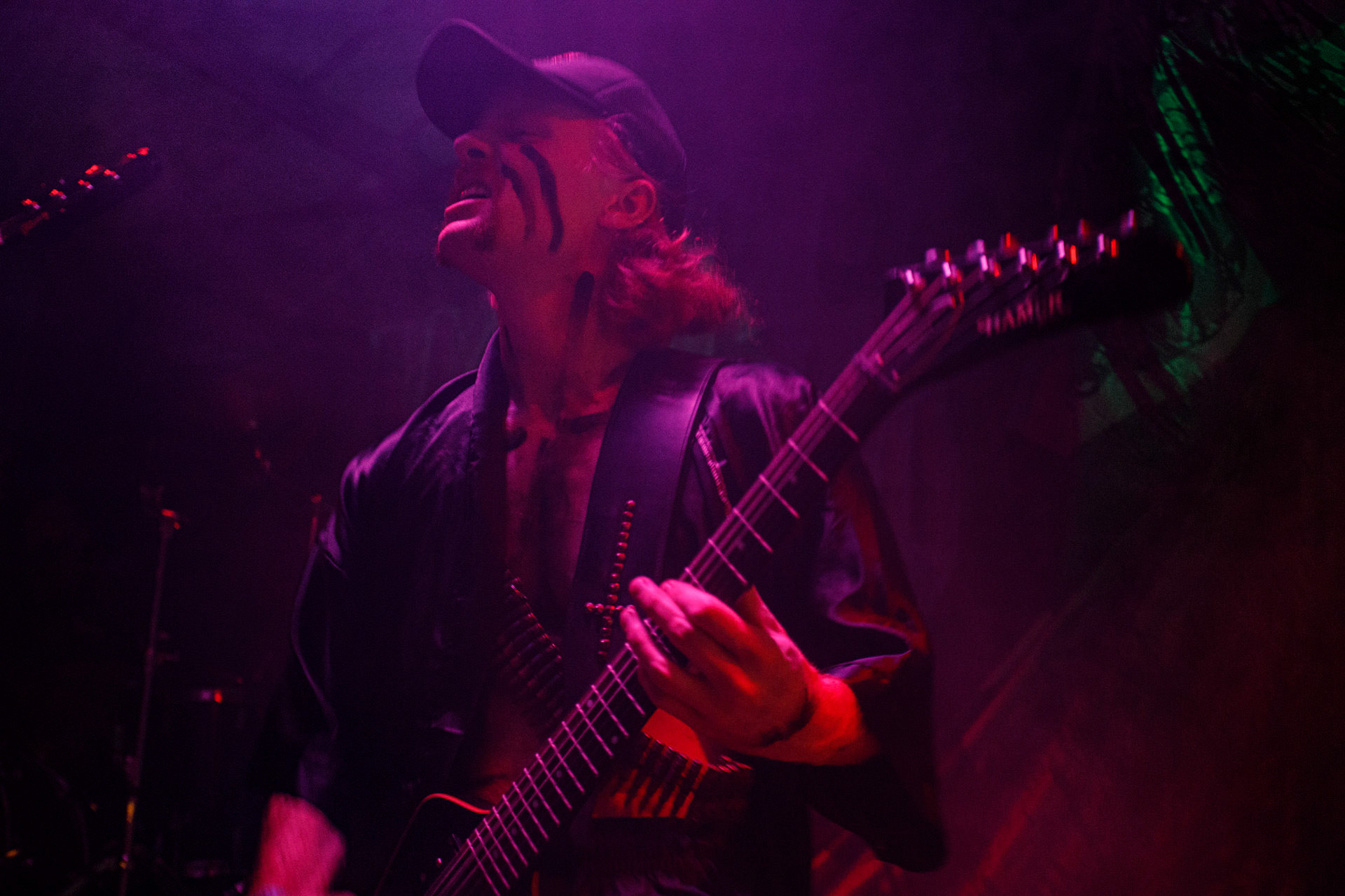 TRUCHŁO STRZYGI (black punk), Gwiezdny Demon - release show,w składzie:Gambit - wokalP. - gitara/wokalAlkatraz - gitara/wokalKaczor - garyMadness - bass/wokalPanass - bass/wokalGolem - nosferatu/wokalCzarownice - tba/wokalChłopaki z baraków polskiego metalu, rozpędzona maszyna do robienia grubego melanżu, gwiezdne trupy, kreatury obrzydlistwa i martwi decydenci podziemia. Prawdopodobnie pierwszy i ostatni raz zagrają całego Demona na żywo, a Ty mordeczko będziesz miał o czym kolegom przy wódce opowiadać.Produkcja Left Hand Soundsfot. Andrzej Wasilkiewicz/kaziq.com