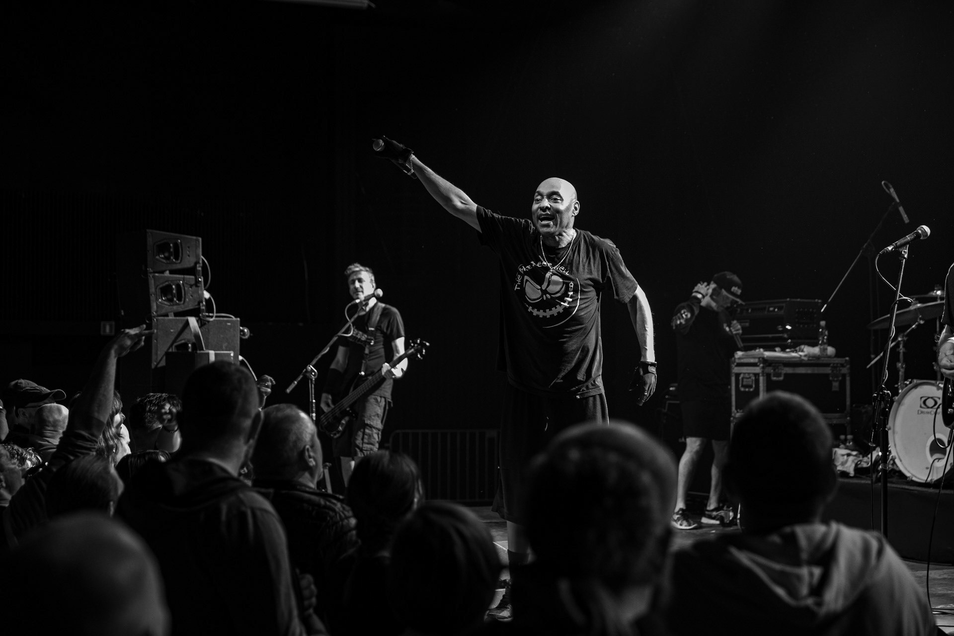 30.11.2021 koncert Dog Eat Dog - USA - hardcore, punkrock, rap, metal, hip hop, reggae, soul, funk,n/z Dave Neabore (bass), n/z John Connor (vocals), n/z Brandon Finley (drums), n/z Roger Hammerli (guitar),n/z Bozez (sax &amp; beer),koncert Warszawa, Progresja 25 lat albumu Play Games -  Dog Eat Dog.fot. Andrzej Wasilkiewicz/Reporter