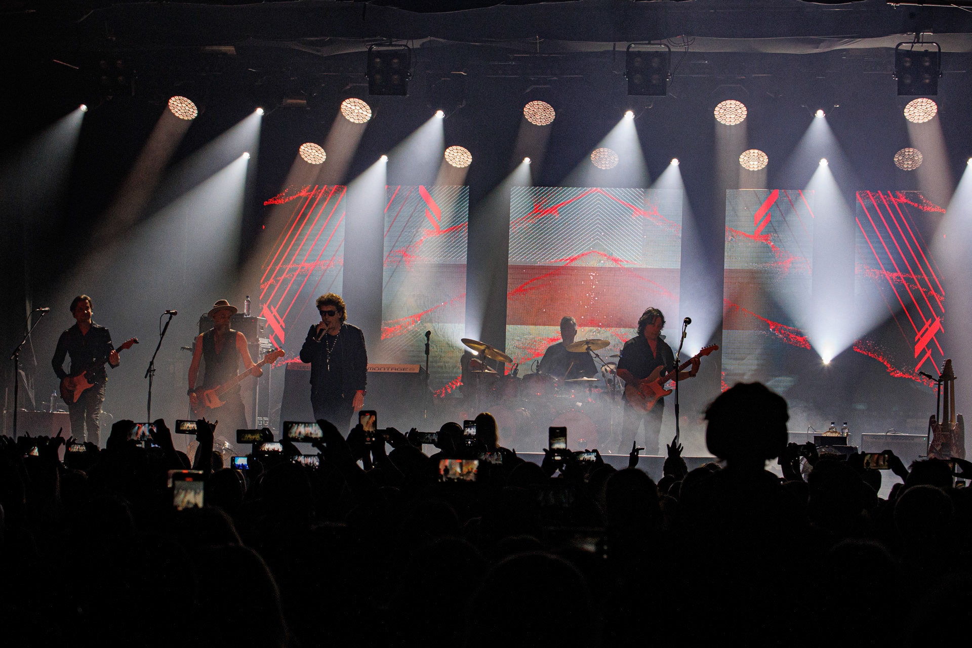 Koncerty Lady Pank - LP1 - w Klubie Stodola. LP1 - 35 lata od premiery albumu.n/z. Jan Borysewicz – gitara,  n/z. Janusz Panasewicz – wokal, n/z. Kuba Jabłoński – perkusja n/z. Krzysztof Kieliszkiewicz – gitara basowa, n/z. Michał Sitarski – gitara, stały sideman, n/z. Wojtek Olszak – instrumenty klawiszowe, Fot. Andrzej kaziq Wasilkiewicz/Reporter