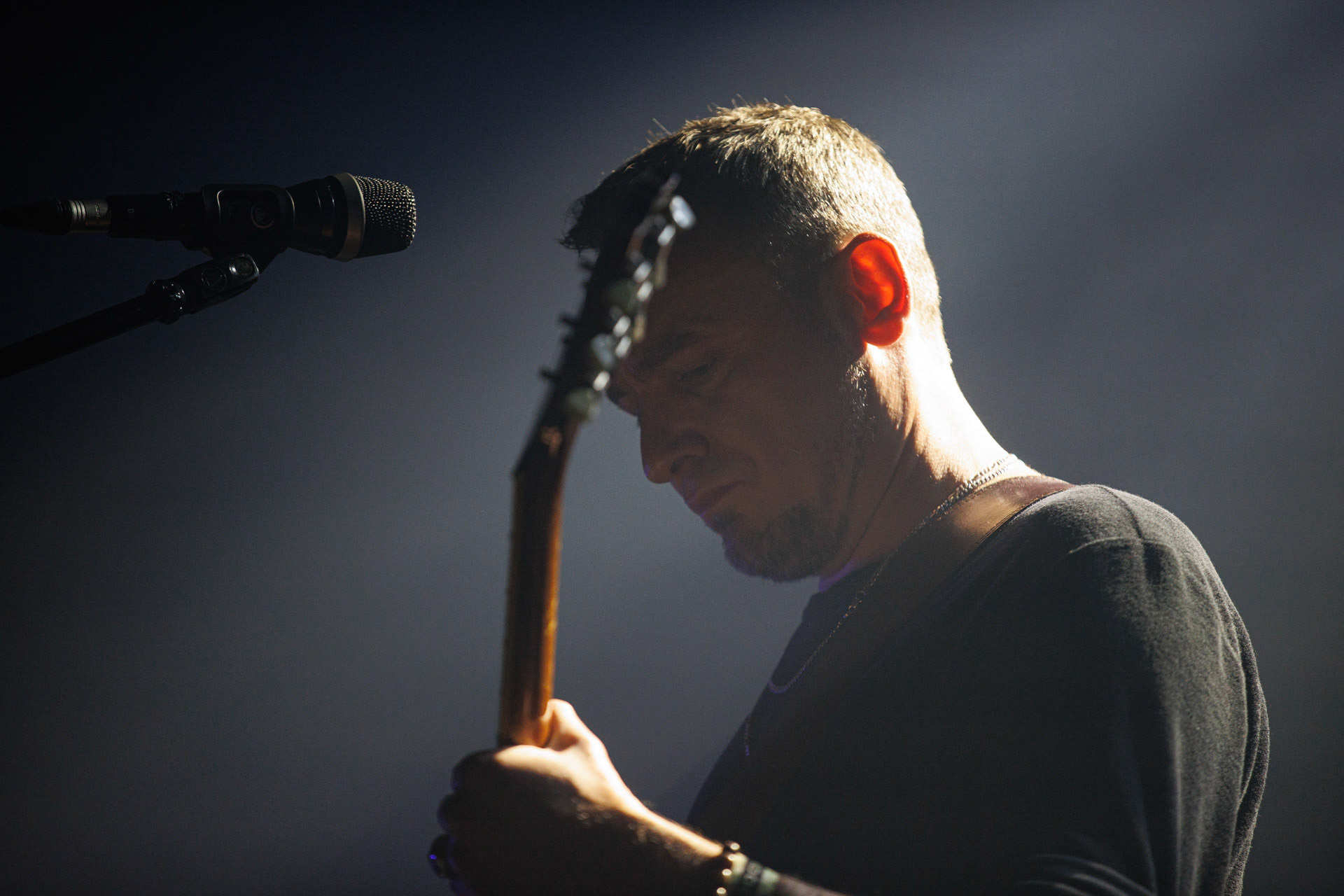 Lao Che - „Trasa Pozegnalna - No to Che”  17.11.2021 Warszawa klub Stodola.n/z Hubert „Spiety” Dobaczewski – wokal, gitara rytmiczna,rock alternatywny, crossover, rock, metal, folk, piosenka aktorska, elektro, słuchowisko,fot. Andrzej Wasilkiewicz/REPORTER