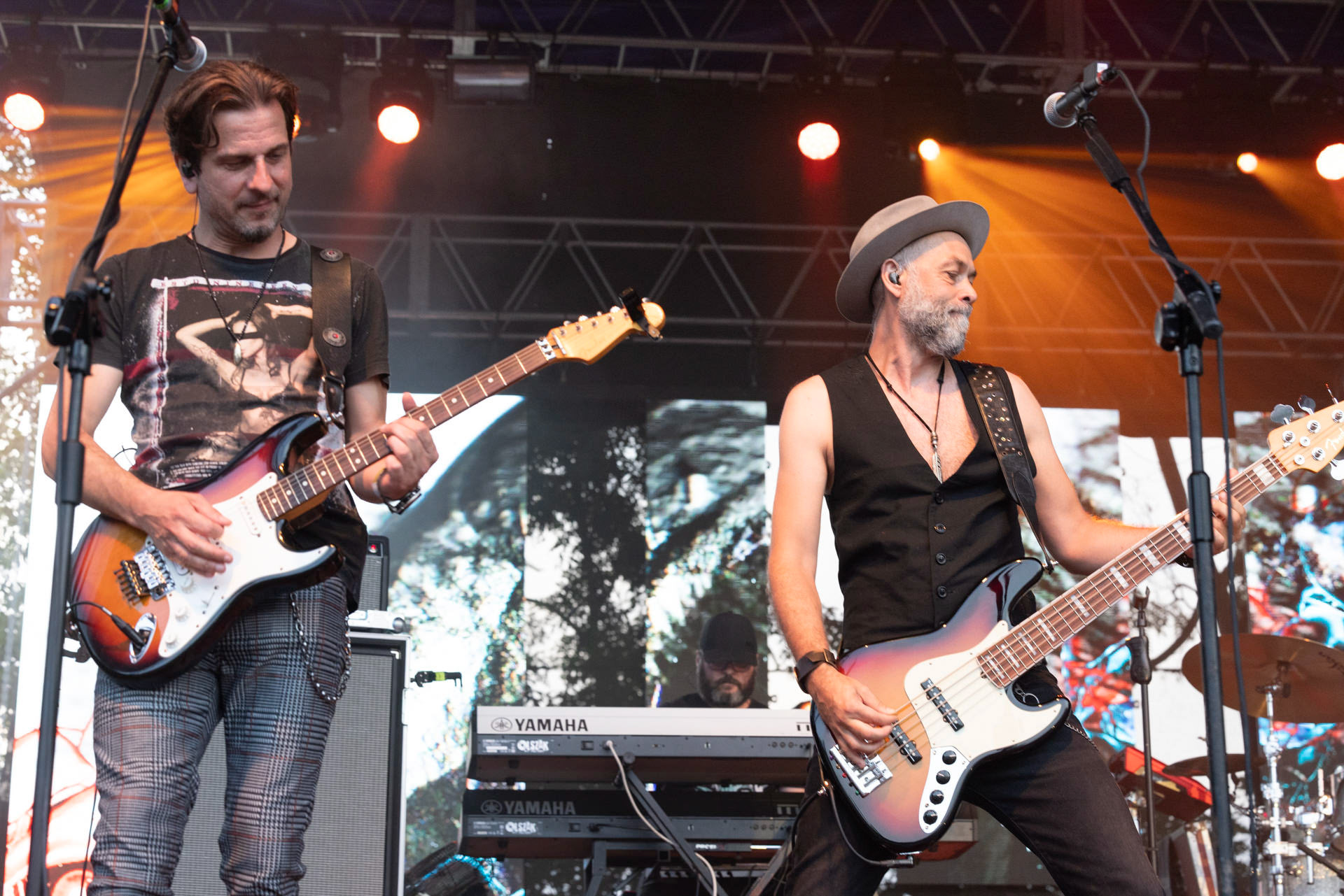 Koncerty Lady Pank w ramach urodzinowej trasy LP40 warszawska Pogresja.Gramy do Woli. Polski Rock, pop, soft rock, polska grupa rockowa z czasów PRL.n/z. Krzysztof Kieliszkiewicz – gitara basowa, n/z. Michał Sitarski – gitara, staly sideman,  Fot. Andrzej kaziq Wasilkiewicz/Reporter