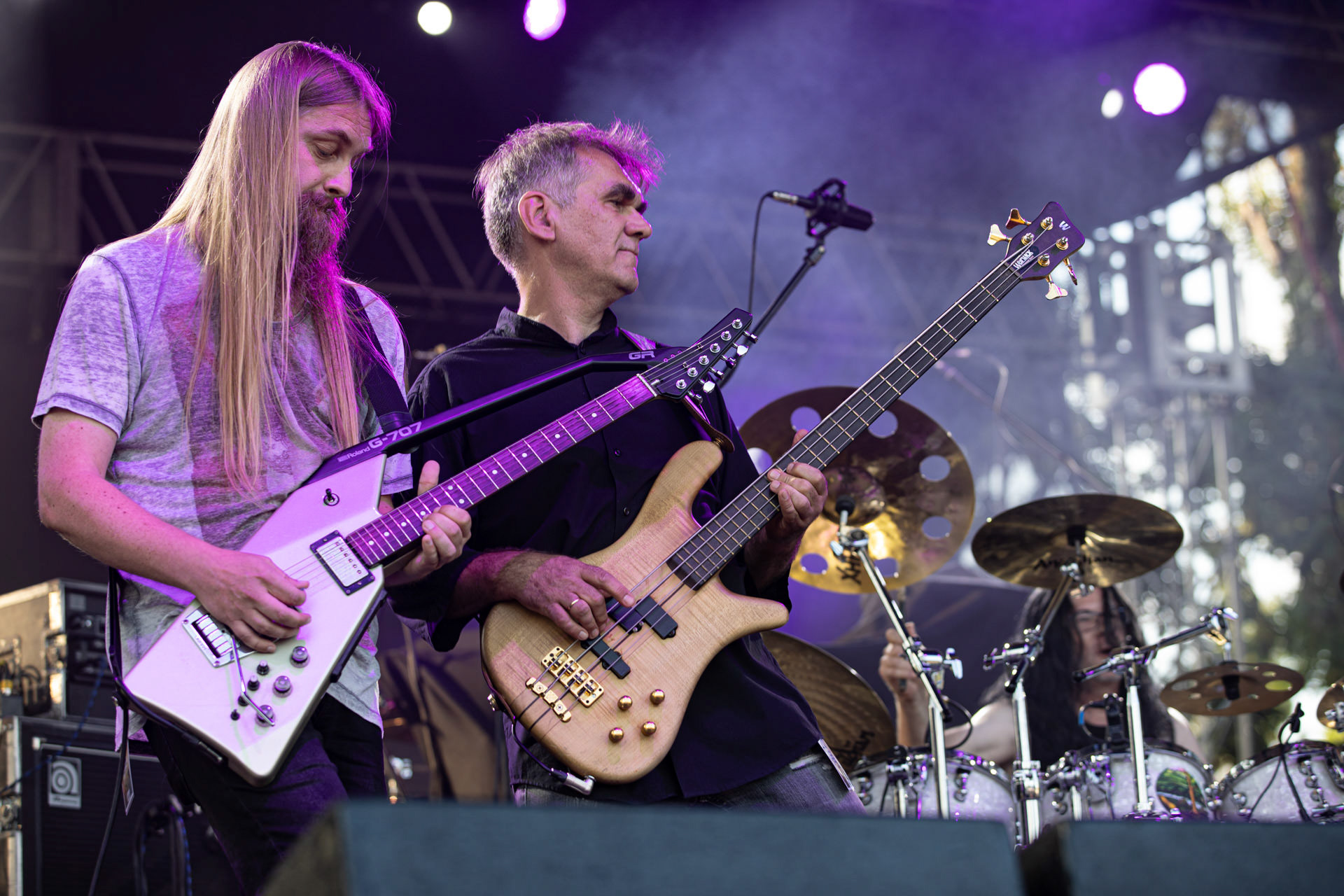 21.08.2021 koncert Collage w Warszawie,Letnia scena Progresji, Gramy do Woli.n/z Wojciech Szadkowski – perkusja,Fot. Andrzej Wasilkiewicz/Reportern/z Piotr „Mintay” Witkowski – bass,n/z Michal Kirmuc – gitara,Fot. Andrzej Wasilkiewicz/Reporter