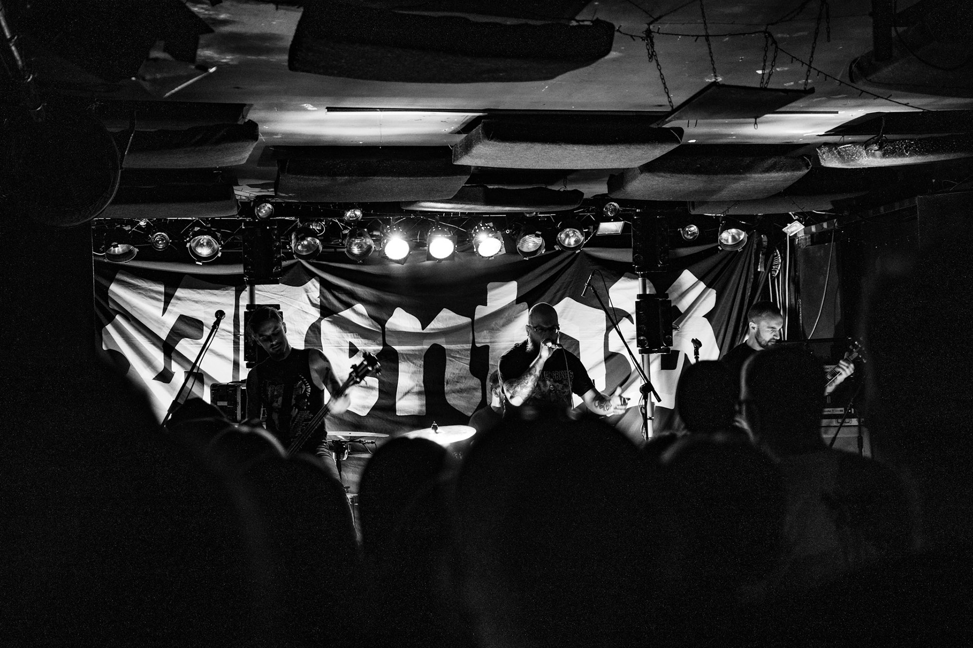 Mentor koncert w Warszawie, trasa Innowiercy Tour 2019
Black Metal Rock And Roll,
Raum's Chord - Guitar
Leviathan's Punch - Drums 
Gusion's Drone - Bass
King Of Nothing - Vocals
Knock Out Productions
fot. Andrzej Wasilkiewicz/REPORTER