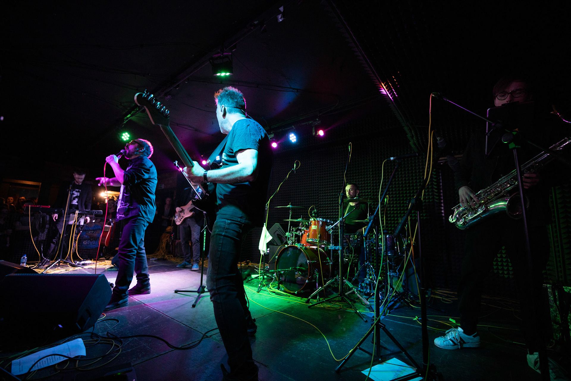 14.02.2020  Dr MISIO koncert w warszawskim Remoncie w ramach trasy Punky Reggae live 2020 N/Z  Gitara: Paweł Derentowicz
 fot. Andrzej Wasilkiewicz/REPORTER