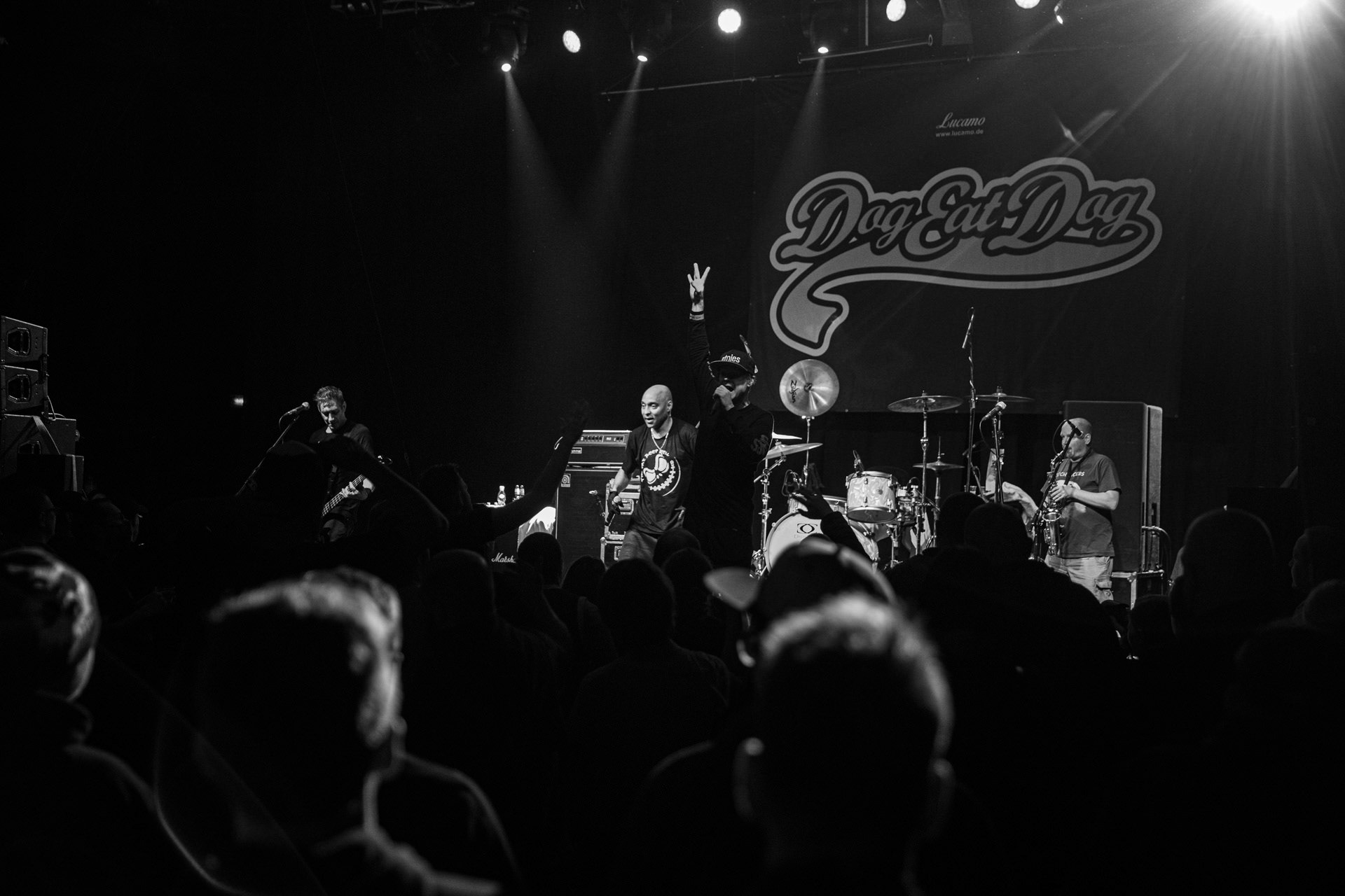 30.11.2021 koncert Dog Eat Dog - USA - hardcore, punkrock, rap, metal, hip hop, reggae, soul, funk,n/z Dave Neabore (bass), n/z John Connor (vocals), n/z Brandon Finley (drums), n/z Roger Hammerli (guitar),n/z Bozez (sax &amp; beer),koncert Warszawa, Progresja 25 lat albumu Play Games -  Dog Eat Dog.fot. Andrzej Wasilkiewicz/Reporter