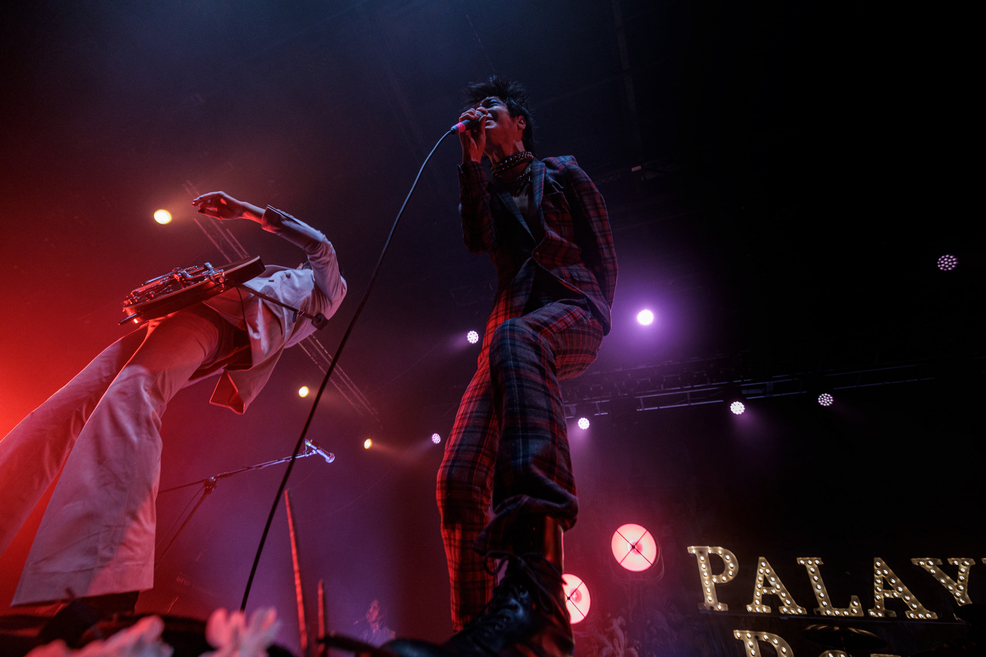 Palaye Royale - Warszawski koncert zespołu braci Kropp w Progresji. Art rock, rock and roll, glam rock, garage rock, indie rock, WiniaryBookings, fot. Andrzej Wasilkiewicz/Reporter