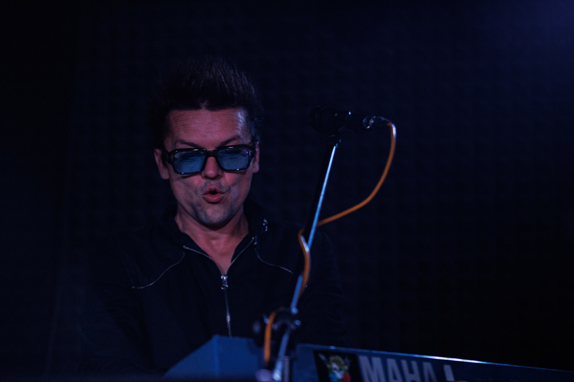 12.11.2021 Lipali - koncert Warszawa klub Remont.Najnowszy album „MOSTY, RZEKI, LUDZIE”.n/z Roman Bereźnicki - gitara, klawisze, wokal, Rock, rock progresywny, rock alternatywny, polski rock.fot. Andrzej kaziq Wasilkiewicz/Reporter