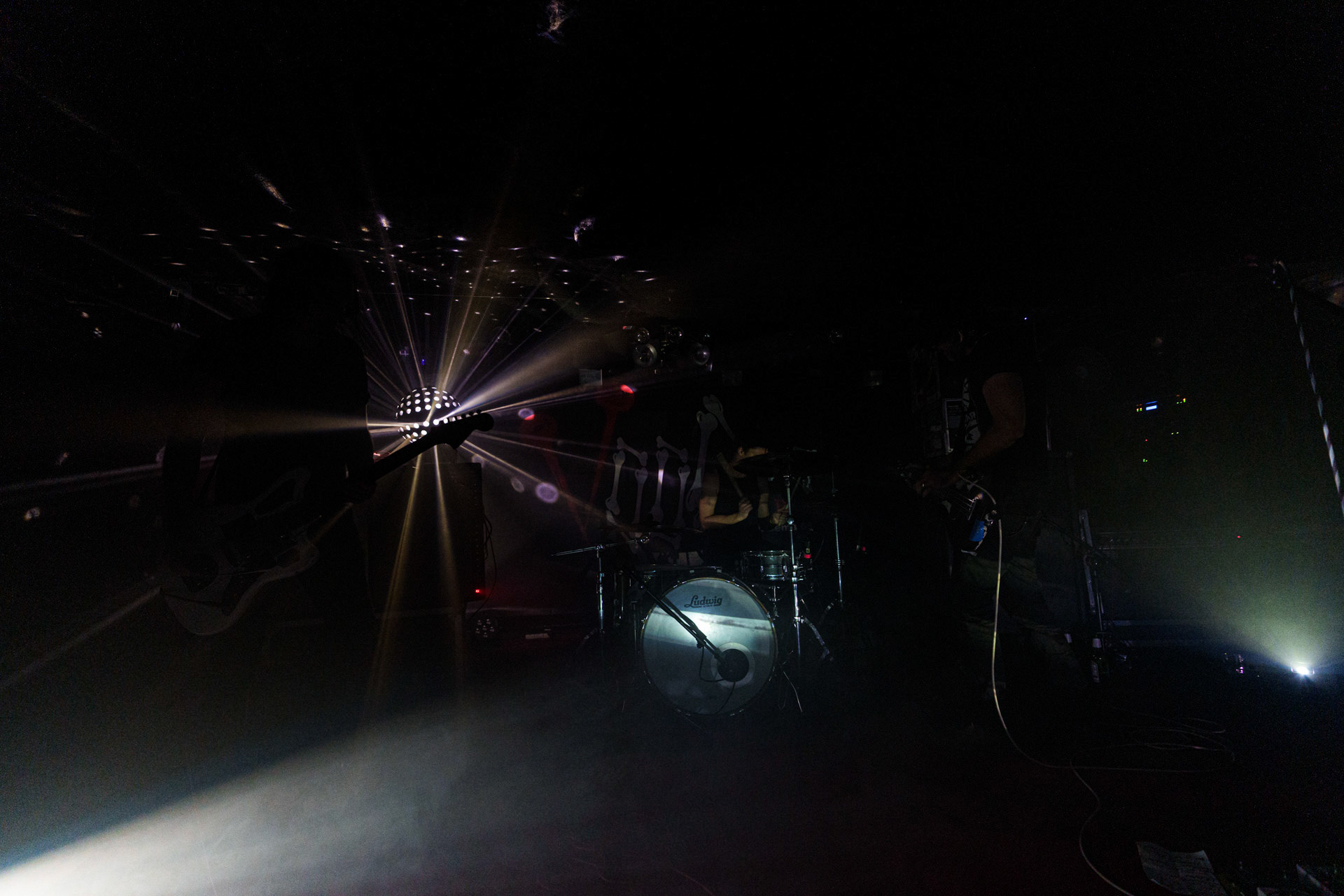 2023.02.6 - A Place To Bury Strangers (USA / Dedstrange) - noise rock.Warszawa VooDoo, Winiary Bookings. Fot. Andrzej Wasilkiewicz/Reporter