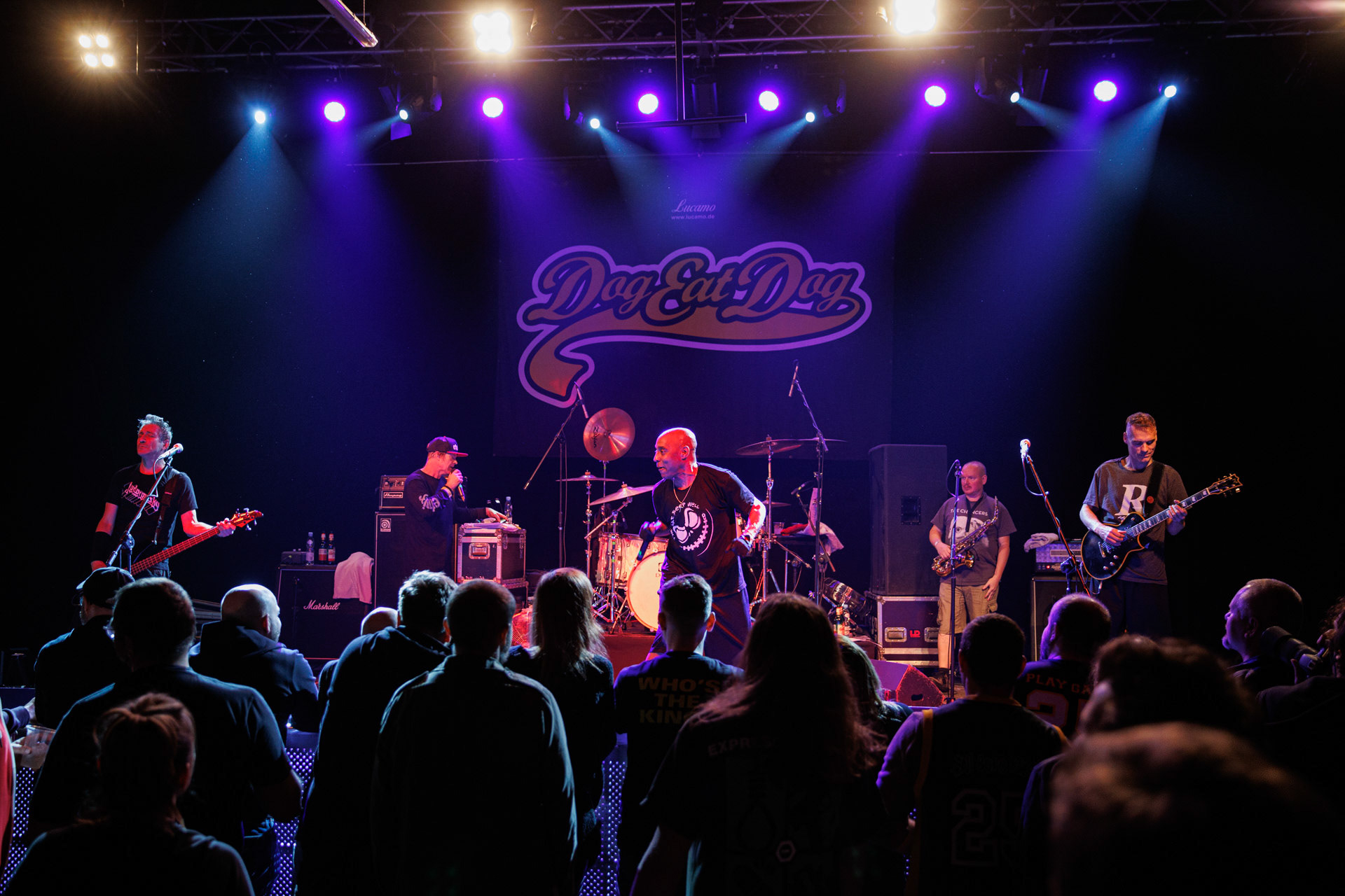 30.11.2021 koncert Dog Eat Dog - USA - hardcore, punkrock, rap, metal, hip hop, reggae, soul, funk,n/z Dave Neabore (bass), n/z John Connor (vocals), n/z Brandon Finley (drums), n/z Roger Hammerli (guitar),n/z Bozez (sax &amp; beer),koncert Warszawa, Progresja 25 lat albumu Play Games -  Dog Eat Dog.fot. Andrzej Wasilkiewicz/Reporter