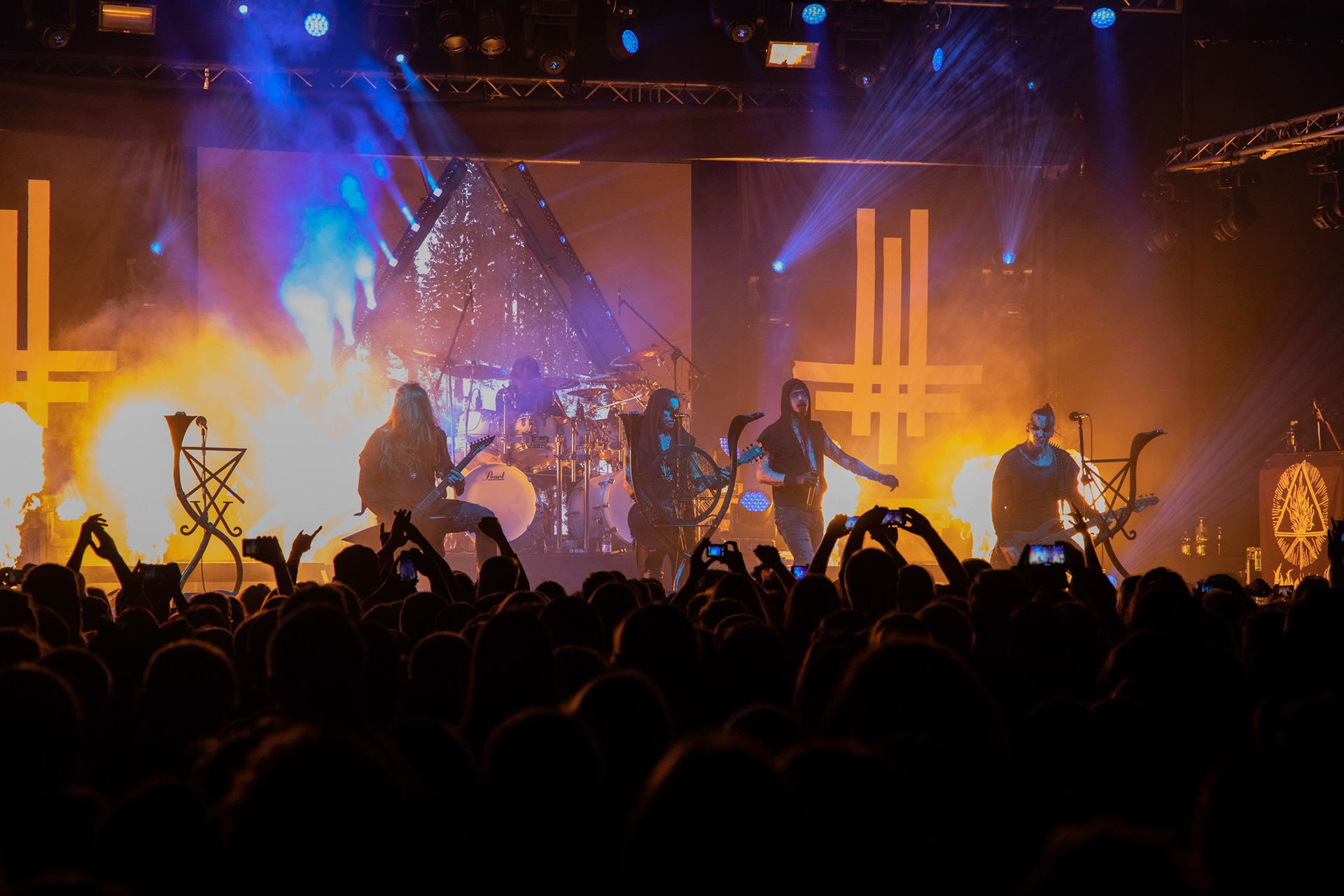 14.12.2018r. Behemoth koncert Merry Christless - Warszawa Progresja, Adam "Nergal" Darski – gitara, wokal prowadzący, 
Zbigniew "Inferno" Promiński – perkusja,
Tomasz "Orion" Wróblewski – gitara basowa, Patryk "Seth" Sztyber – gitara, Niklas Kvarforth - voc.  fot. Andrzej Wasilkiewicz/Reporter