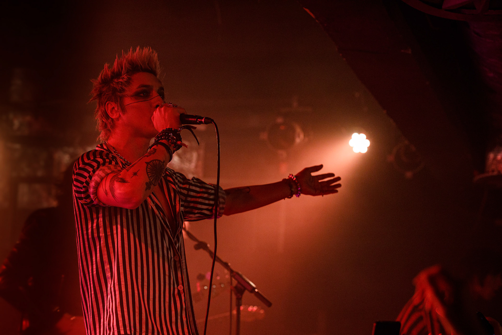 PALAYE ROYALE
The Bastards World Tour 2020: Europe.
Palaye Royal - Kanadyjski Fashion Art Rock Band,
nz. Remington Leith – Vocals,
nz. Sebastian Danzig – Guitar/Organ,
nz. Emerson Barrett - Drums,
Koncert w warszawskiej Proximie 10.03.2020
Sumerian Records, WiniaryBookings,
fot. Andrzej Wasilkiewicz/kaziq.com