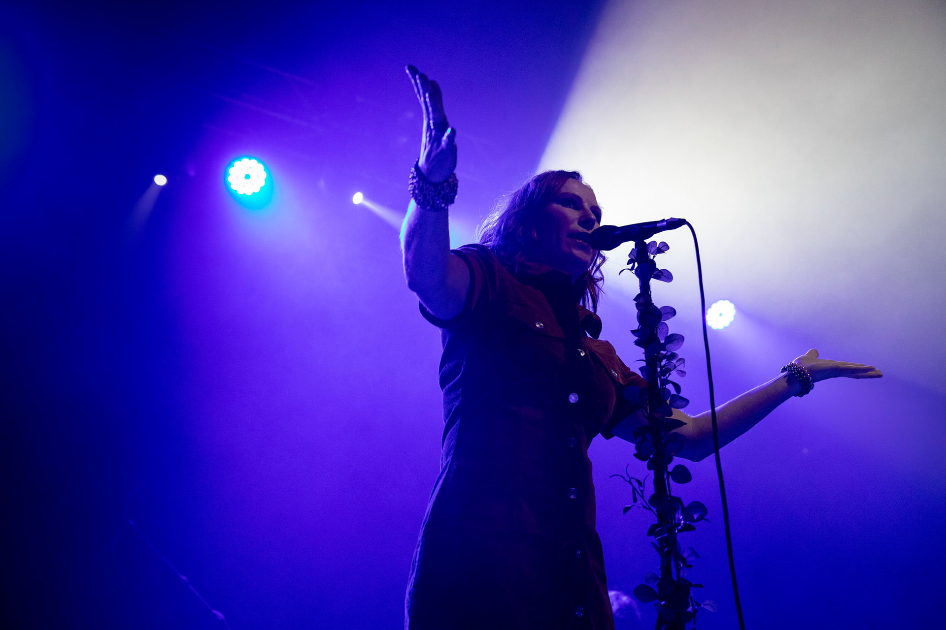 The Gathering: holenderska grupa rockowa, trasa The Gathering_30th Anniversary od doom-metalowego brzmienia z lat 90 po melodyjne i klimatyczne rejony rocka, trip-rock, post-rock, metalu, czy shoegaze. Koncert Warszawa Progresja, HQ44

The Gathering w składzie:
Silje Wergeland – wokal
Rene Rutten – gitara
Hans Rutten – perkusja
Frank Boeijen – klawisze
Hugo Prinsen Geerligs – bass
fot. Andrzej kaziq Wasilkiewicz/Reporter