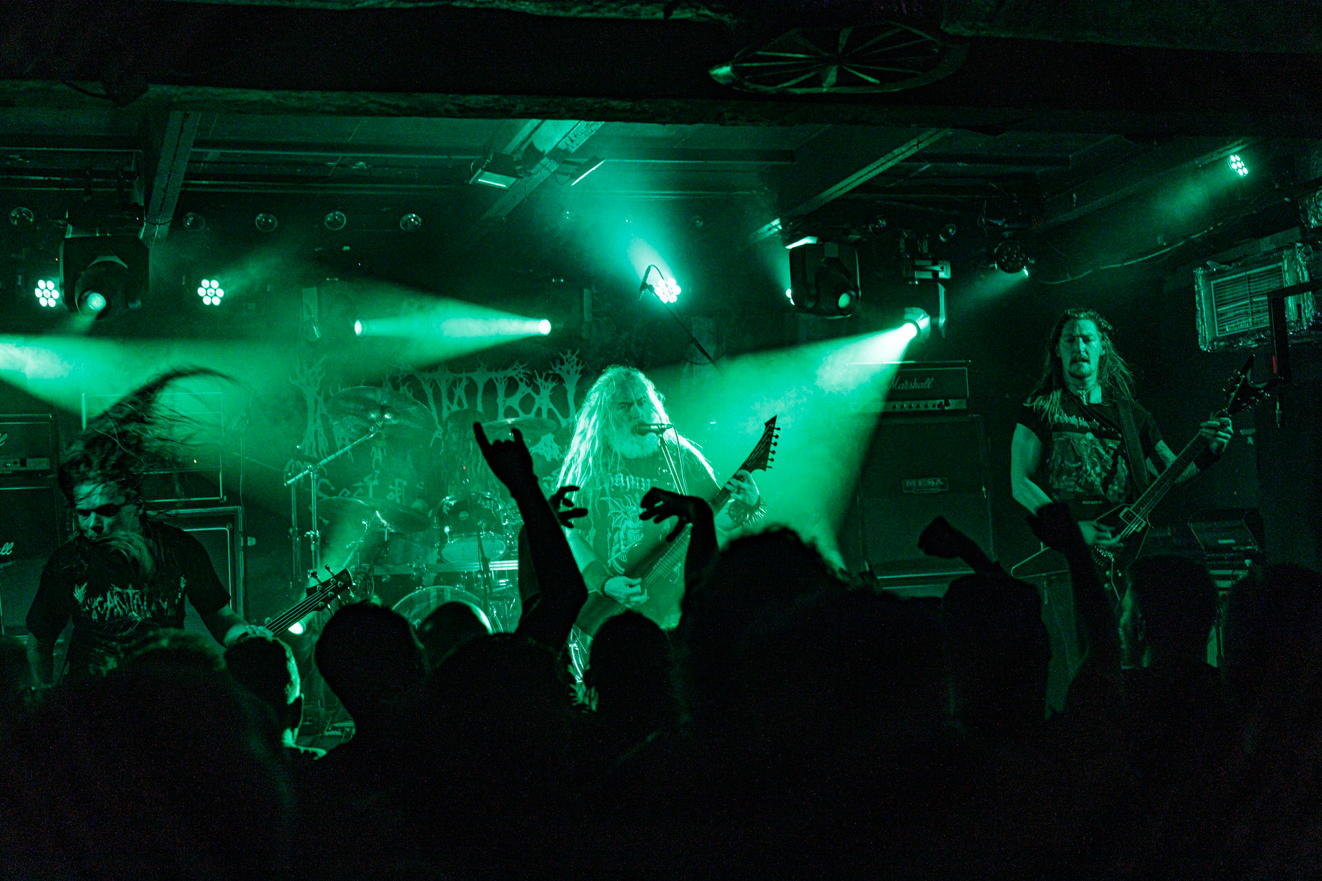 21.10.2022 - 𝗜𝗡𝗖𝗔𝗡𝗧𝗔𝗧𝗜𝗢𝗡 - amerykanski death metal w warszawskiej Proximie.Morderczy death metal na maksymalnie niskim stroju, halasie i chaosie nigdy nie stracil na sile - niezaleznie czy mowimy o swietnej nowej plcie, czy o kultowych strzalach rzedu "Onward to Golgotha". Sklad dowodzony przez Johna McEntee nigdy nie pudluje - na zywo rowniez.John McEntee - gitara, wokal, Kyle Severn - perkusja Alex Bouks - gitara,Chuck Sherwood - gitara basowa,Death metal, Black metal, Metal, Death-doom, Produkcja Knock Out Productions,fot. Andrzej Wasilkiewicz/Reporter