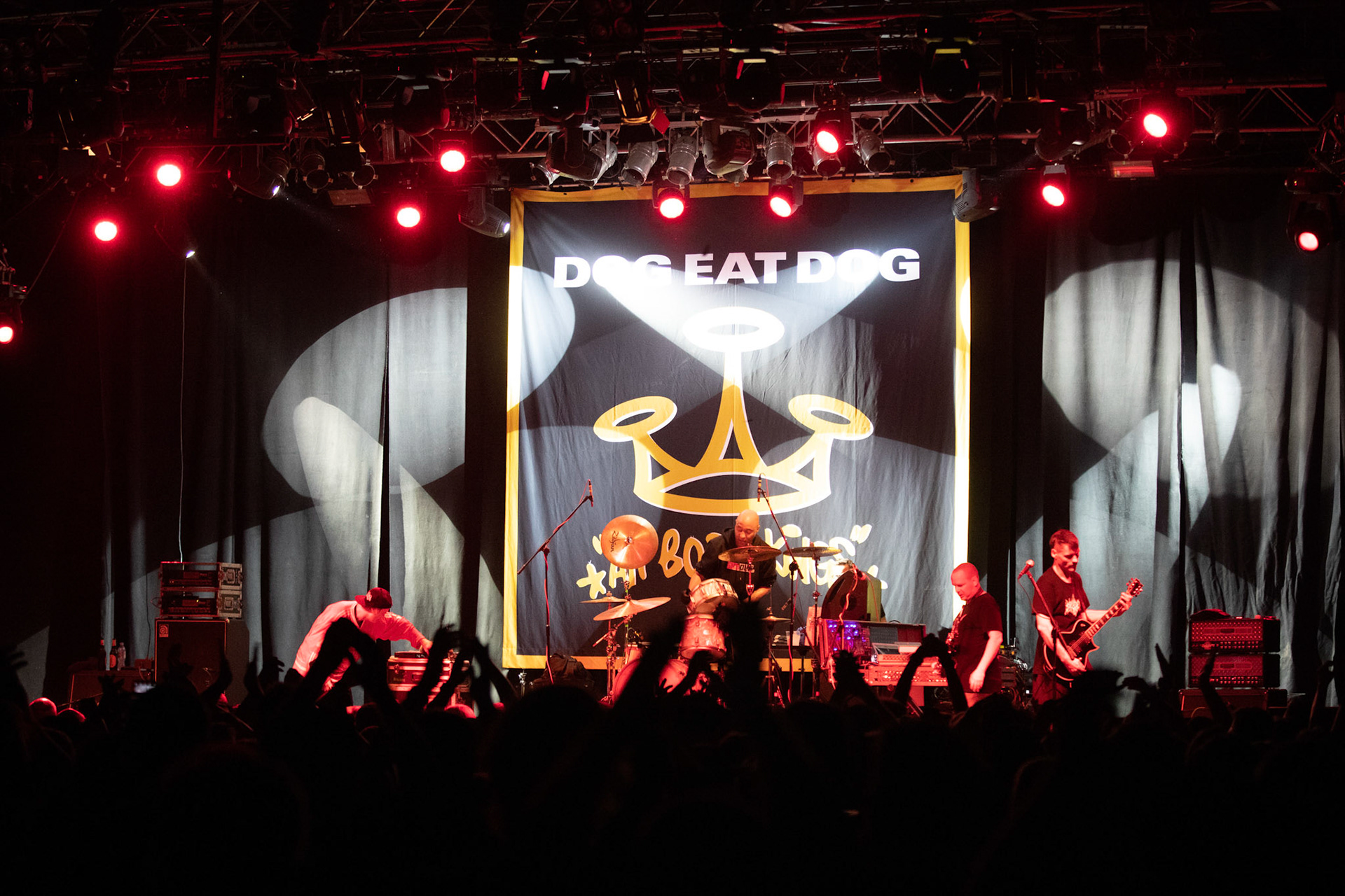 Dog Eat Dog - USA - hardcore, punkrock, rap, metal, hip hop,reggae, soul, funk,
Dave Neabore (bass), 
John Connor (vocals), 
Brandon Finley (drums) 
Roger Hämmerli (guitar)
Bozez (sax & beer)
koncert w Warszawskiej Progresji w ramach trasy 25 lat All Boro Kings zespołu Dog Eat Dog.
fot. Andrzej Wasilkiewicz/Reporter