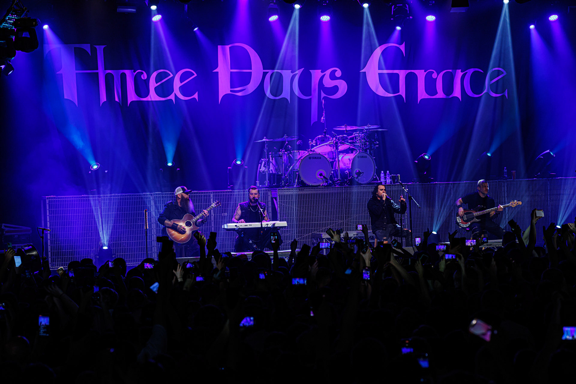 7.10.2022 Warszawski koncert Three Days Grace w klubie Progresja.Kanadyjczycy promuja nowy album EXPLOSIONS.n/z Barry Stock – gitara, n/z Brad Walst – gitara basowa, n/z Neil Sanderson – perkusja, instrumenty klawiszowe, n/z Matt Walst – wokal,Produkcja Knock Out Productions, Fot. Andrzej Wasilkiewicz/Reporter