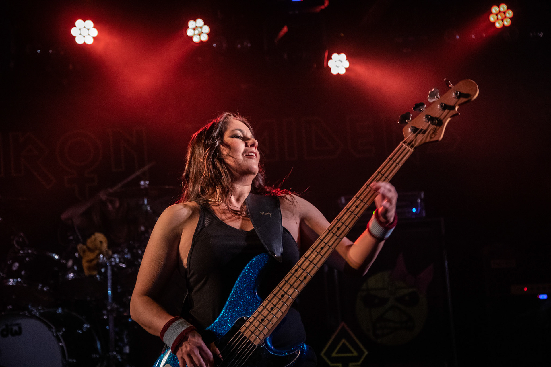 6.05.2019 The Iron Maidens koncert w warszawskiej Proximie - n/z Wanda Ortiz "Steph Harris" - gitara basowa, amerykański zespół heavymetalowy utworzony w 2001 roku składa się tylko z kobiet, śpiewających piosenki brytyjskiej grupy Iron Maiden. Klub Proxima, Knockoutproduction, 
fot. Andrzej Wasilkiewicz/Reporter