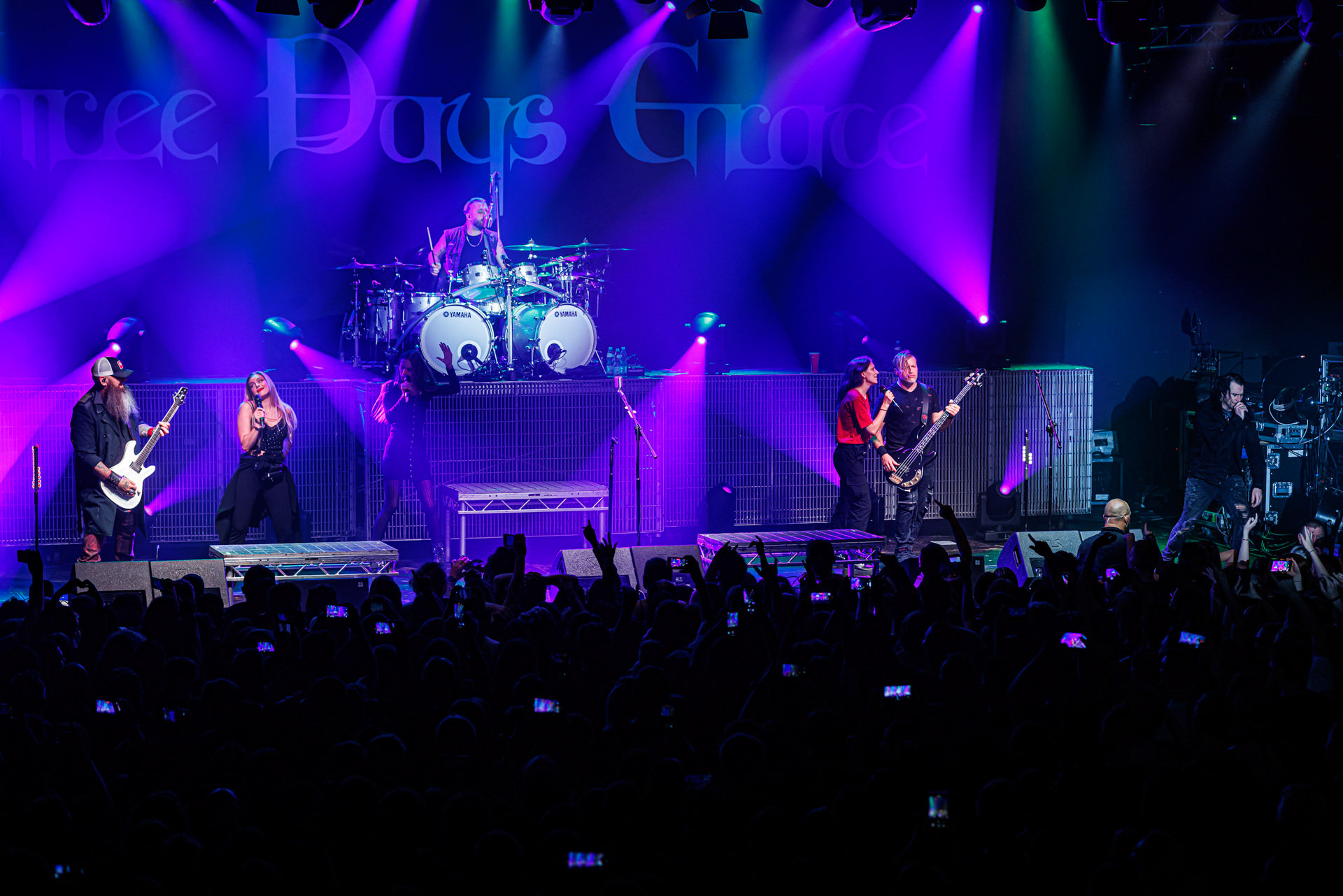 7.10.2022 Warszawski koncert Three Days Grace w klubie Progresja.Kanadyjczycy promuja nowy album EXPLOSIONS.n/z Barry Stock – gitara, n/z Brad Walst – gitara basowa, n/z Neil Sanderson – perkusja, instrumenty klawiszowe, n/z Matt Walst – wokal,Produkcja Knock Out Productions, Fot. Andrzej Wasilkiewicz/Reporter