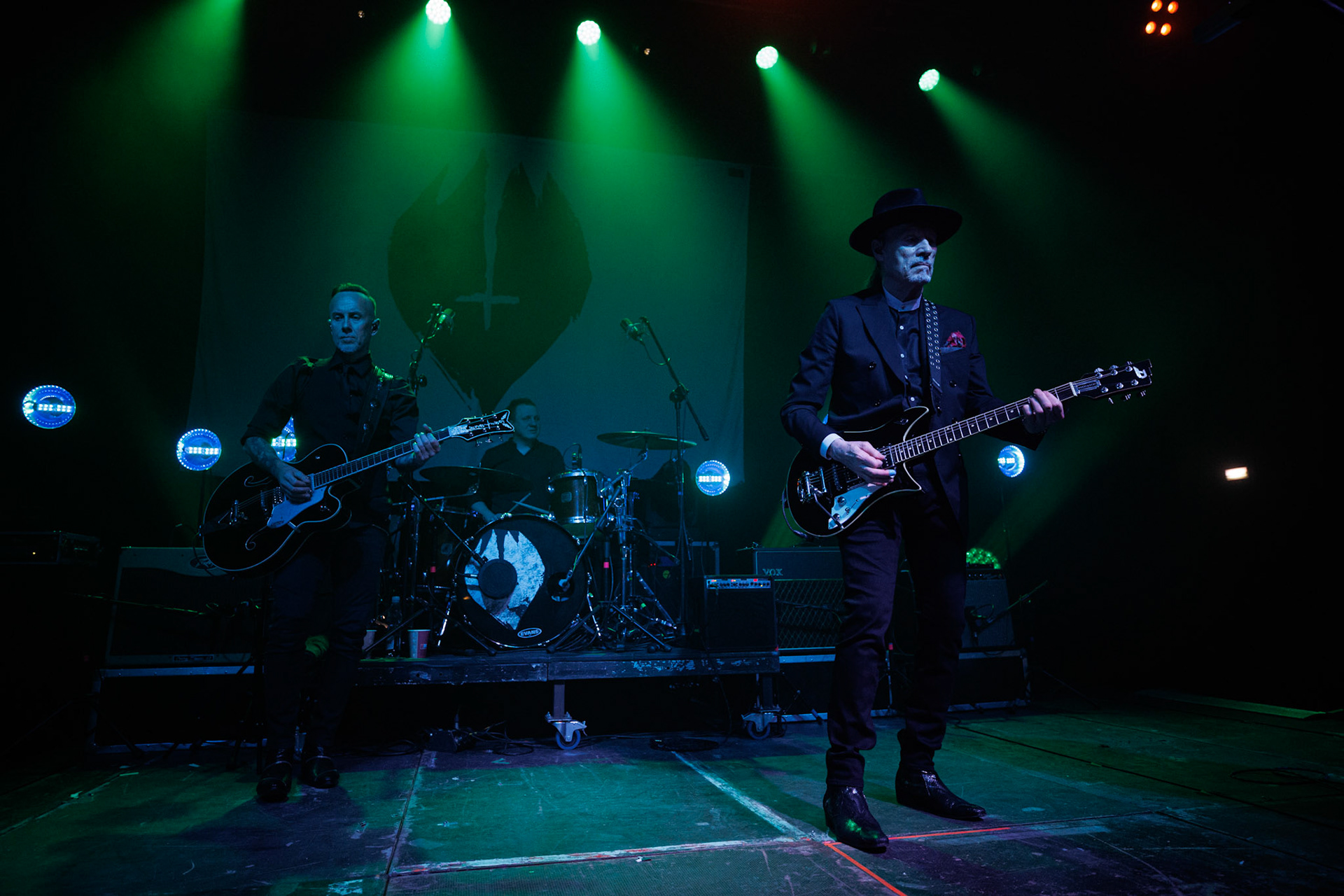 22.01.2022 koncert Me And That Man w Warszawie,Klub Progresja,n/z Adam Nergal Darski - gitara, wokal,n/z John Porter - gitara, wokal,Nergal znany jest z szerokich horyzontow muzycznych. Lider Behemoth nigdy nie kryl swojej sympatii do lzejszej, klimatycznej muzyki, spod znaku country, folku, bluesa. Dowodem jest zespol Me And That Man.Fot. Andrzej Wasilkiewicz/Reporter