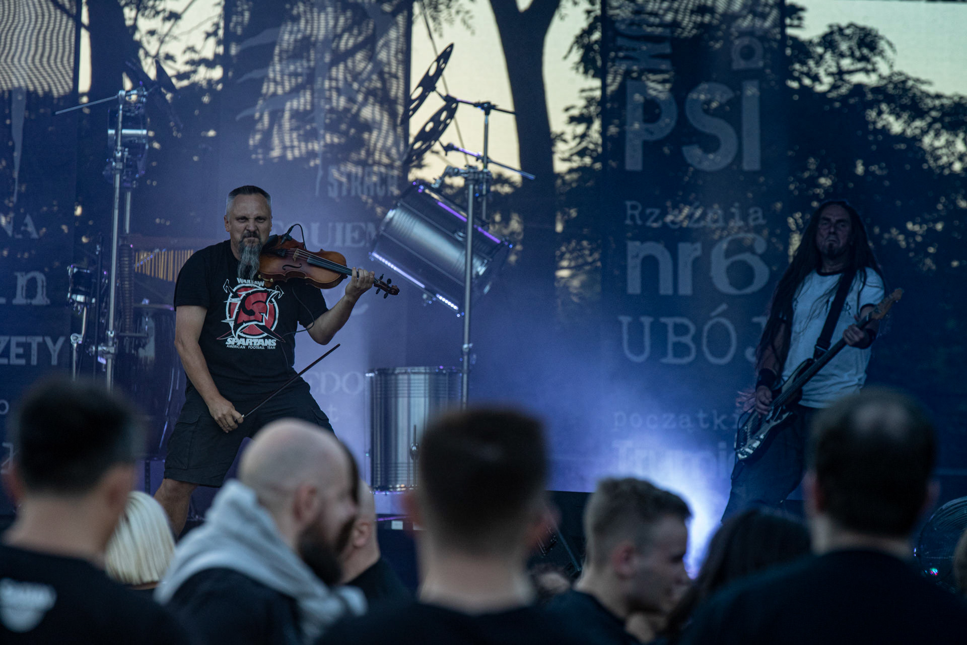 Hunter - postpandemoniczny koncert z okazji XXXV-lecia.Progresja - Gramy do Woli, Warszawa.Paweł „Drak” Grzegorczyk – wokal, gitara, Piotr „Pit” Kędzierzawski – gitara, Michał „Jelonek” Jelonek – skrzypce, Konrad „Saimon” Karchut – gitara basowa, Dariusz „Daray” Brzozowski – perkusja, Arkadiusz „Letki” Letkiewicz – instrumenty perkusyjne.Letnia Scena Progresji.fot. Andrzej Wasilkiewicz/Reporter