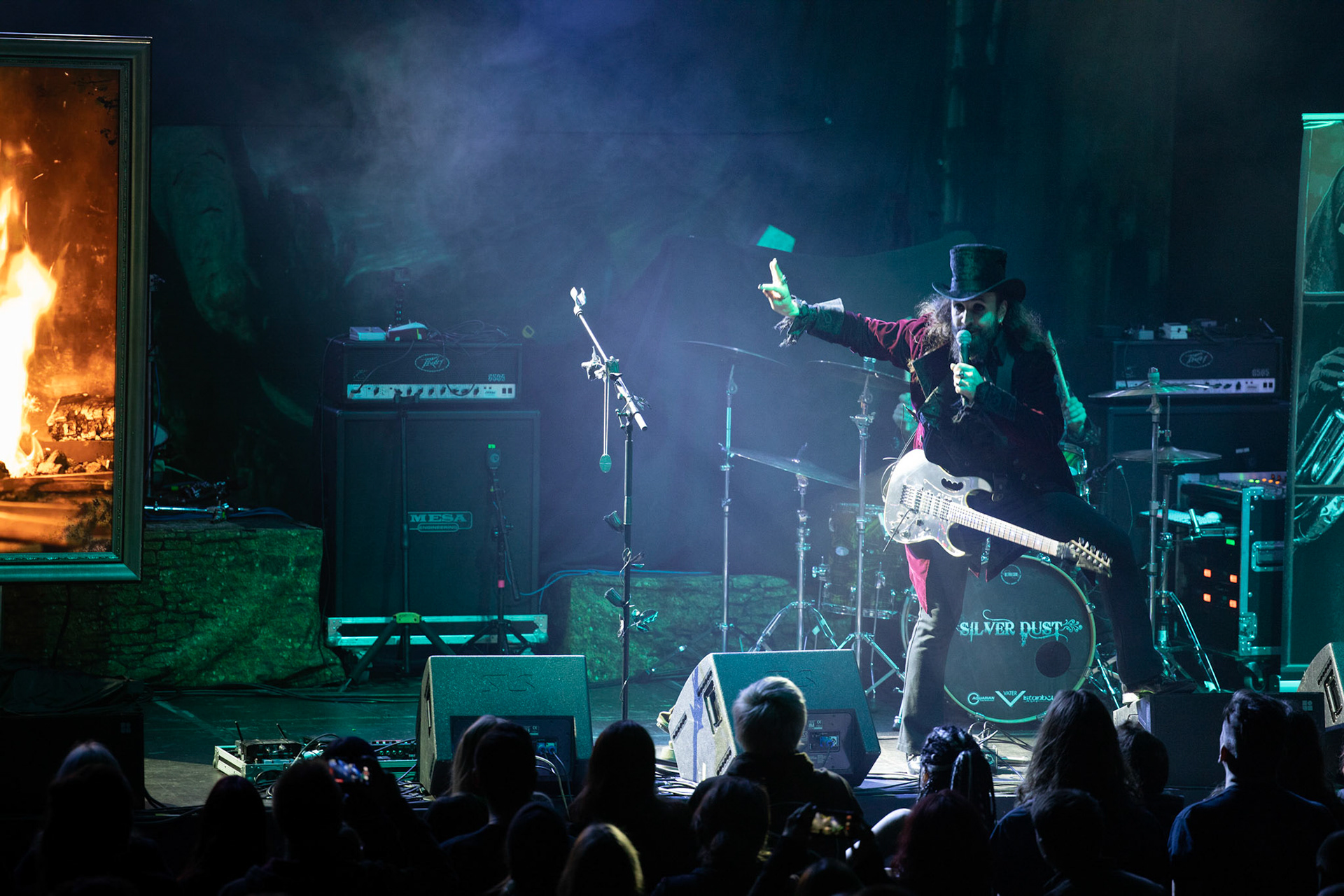 25.11.2019 Warszawa Klub Progresja Europejska Trasa Moonspell z Rotting Christ 2019
koncert support SILVER DUST
N/z LORD CAMPBELL wokal, gitara
N/z TINY PISTOL gitara
N/z KURGHAN gitara bassowa
N/z MAGMA perkusja
fot. Andrzej Wasilkiewicz/REPORTER