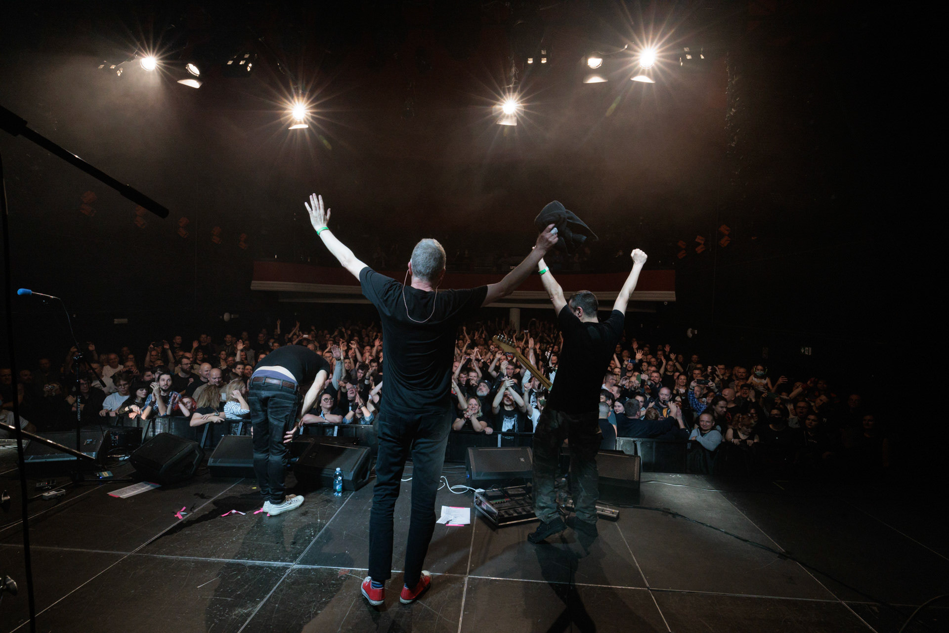 16.11.2021 Dezerter - 40 lecie,koncert Warszawa Palladium. N/z Robert Robal Matera gitara, N/z Krzysiek Grabowski perkusja,N/zJacek Chrzanowski bass, Dezerter, SS20, Punk, Punkrock, hardcore, rock.fot. Andrzej Wasilkiewicz/REPORTER