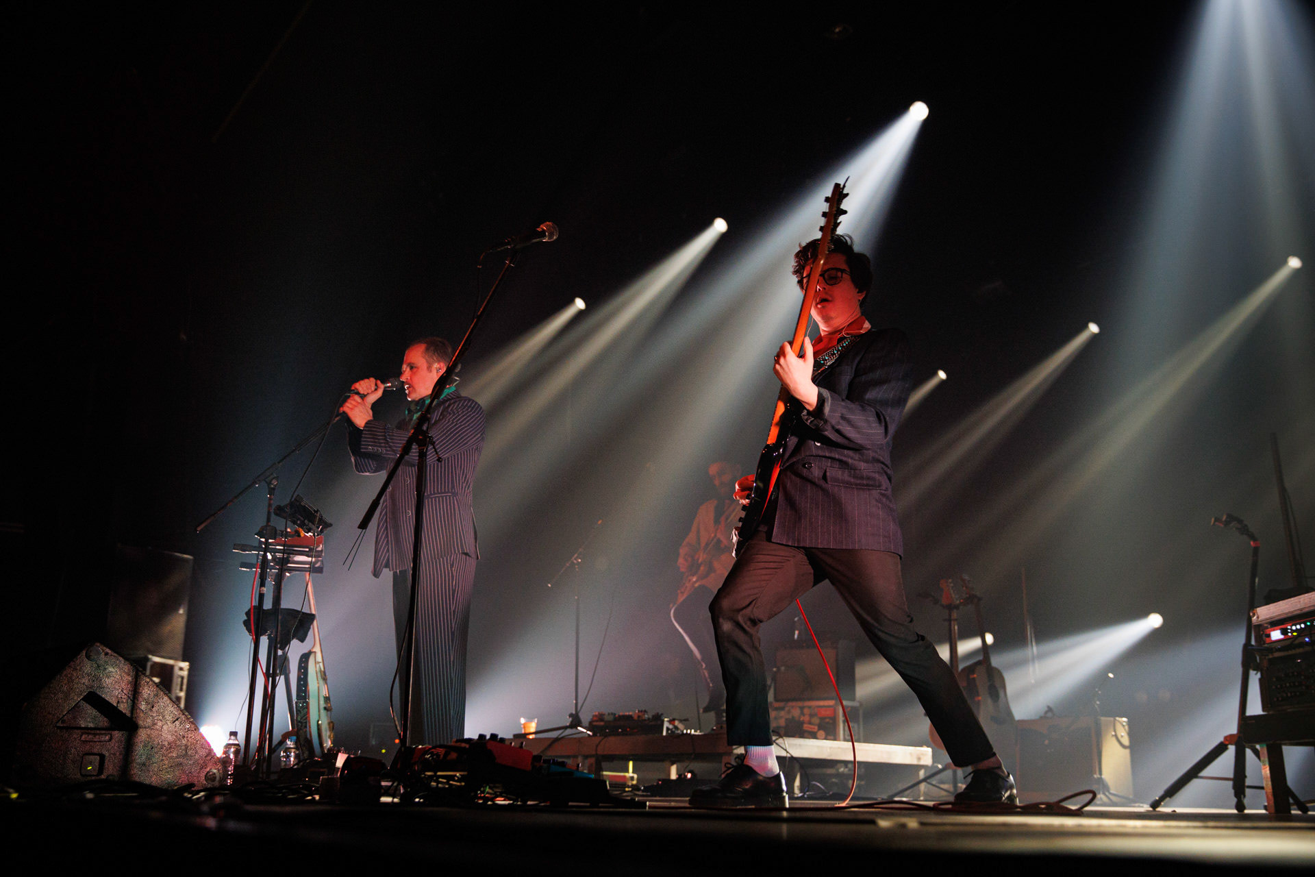 18.12.2021 Karas Rogucki - koncert klub Stodoła - Warszawan/z Piotr Rogucki - wokal gitara,n/z Kuba Karas - wokal bass,n/z Wiktoria Jakubowska - perkusja,n/z Kamil Holden Kryszak - gitara,Alternatywny pop, Kayax, Ostatni bastion romantyzmu, fot. Andrzej Wasilkiewicz/Reporter