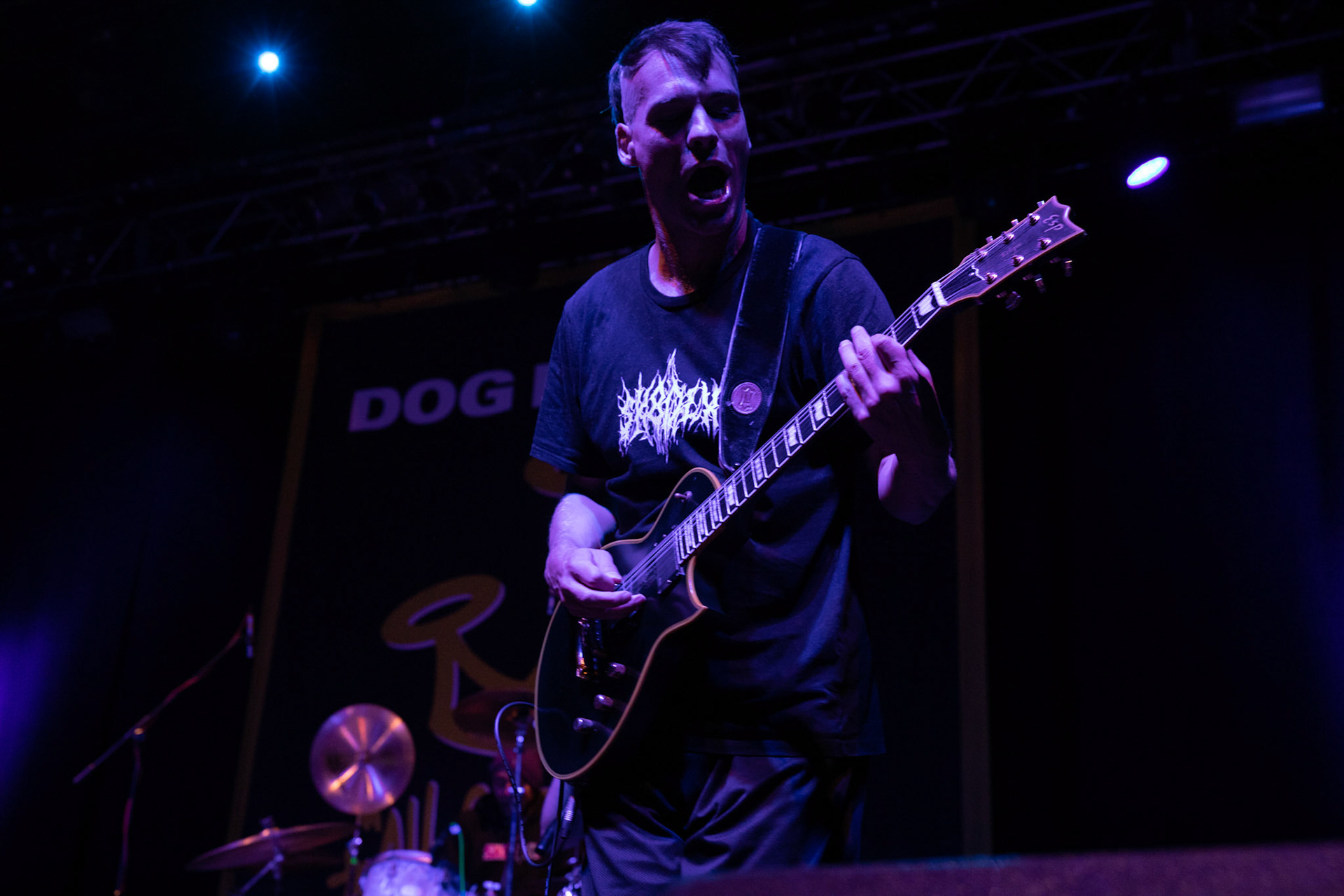 Dog Eat Dog - USA - hardcore, punkrock, rap, metal, hip hop,reggae, soul, funk,
Dave Neabore (bass), 
John Connor (vocals), 
Brandon Finley (drums) 
Roger Hämmerli (guitar)
Bozez (sax & beer)
koncert w Warszawskiej Progresji w ramach trasy 25 lat All Boro Kings zespołu Dog Eat Dog.
fot. Andrzej Wasilkiewicz/Reporter