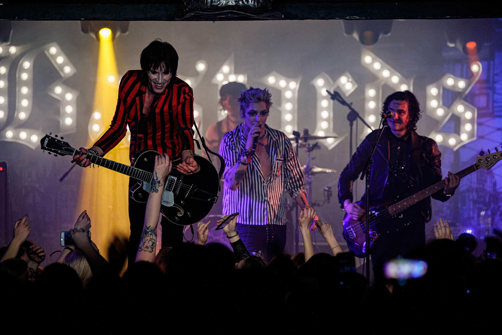PALAYE ROYALE
The Bastards World Tour 2020: Europe.
Palaye Royal - Kanadyjski Fashion Art Rock Band,
nz. Remington Leith – Vocals,
nz. Sebastian Danzig – Guitar/Organ,
nz. Emerson Barrett - Drums,
Koncert w warszawskiej Proximie 10.03.2020
Sumerian Records, WiniaryBookings,
fot. Andrzej Wasilkiewicz/kaziq.com