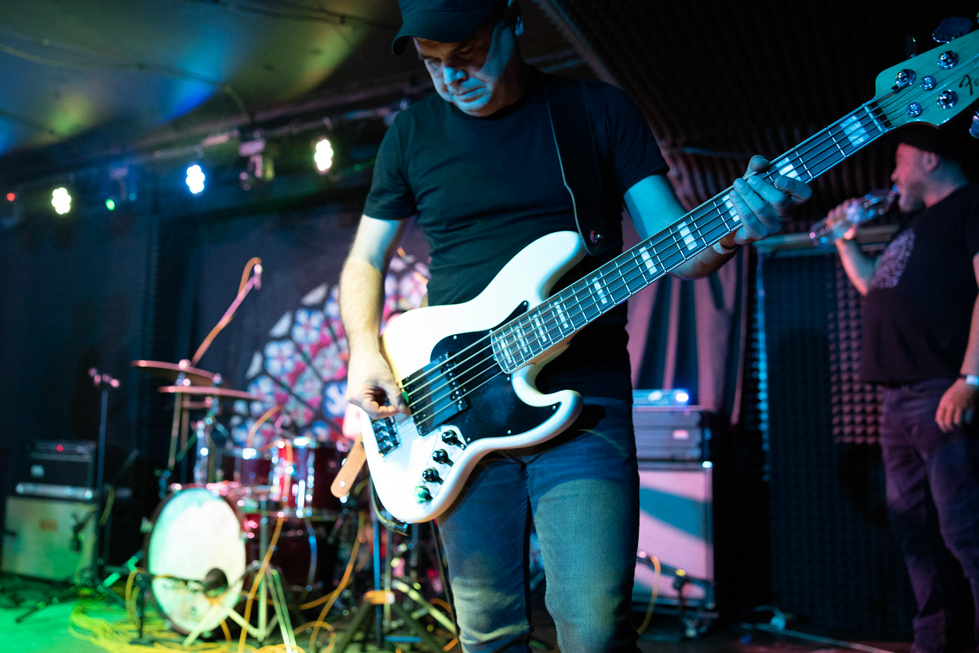 Armia - punk rock, hardcore,
Tomasz Budzyński - głos,
Stanisław Budzyński - gitara,
Jakub Bartoszewski - waltornia, instrumenty klawiszowe,
Amadeusz Kaźmierczak - perkusja,
Darek Budkiewicz - gitara basowa,
fot. Andrzej kaziq Wasilkiewicz