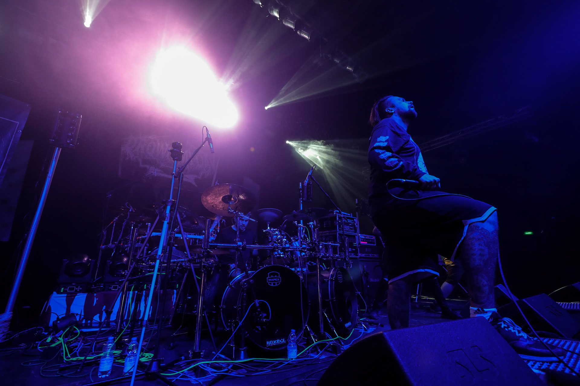 30.11.2018 Knock Out Tour 2018 - Warszawa Progresja - DROWN MY DAY deathcore, metalcore, death metal, 

Maciek "Groov" Korczak wokal, 
Arkadiusz Antosz gitara basowa, 
Sergiusz Smolnicki gitara, 
Sławomir Wojtas gitara, 
Kuba Homik perkusja, fot. Andrzej Wasilkiewicz/Reporter