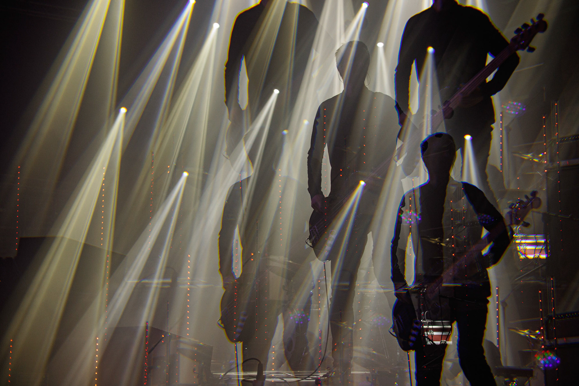 27.11.2021 TIDES FROM NEBULA koncert, Warszawa klub Progresja,Knock Out Productions, Mystic Production,Post-rock, muzyka alternatywna, progresywny rock.n/z Maciej Karbowski – gitara, instrumenty klawiszowen/z Przemek Weglowski – gitara basowan/z Tomasz Stolowski – perkusjaFot. Andrzej Wasilkiewicz/Reporter