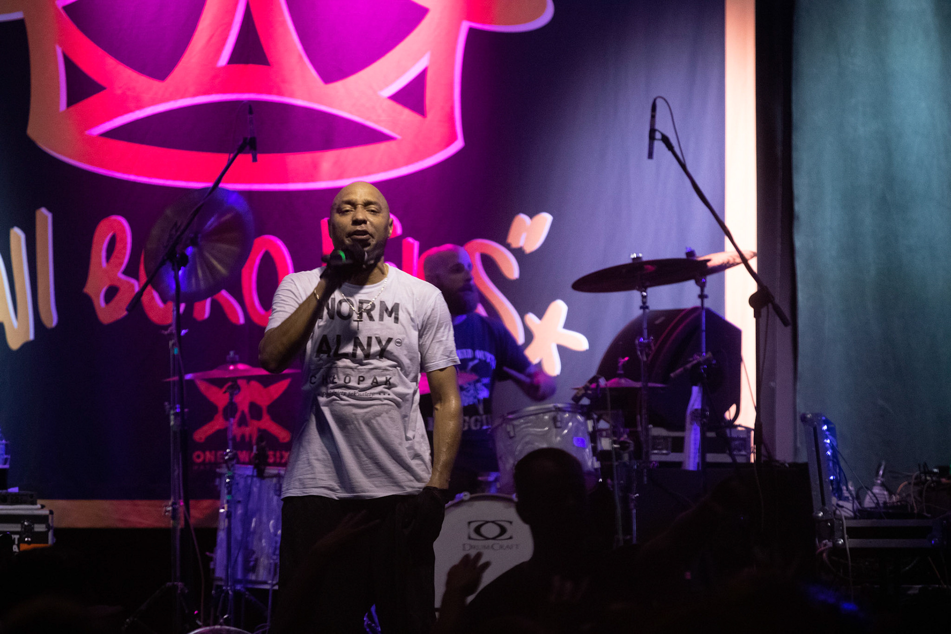 Dog Eat Dog - USA - hardcore, punkrock, rap, metal, hip hop,reggae, soul, funk,
Dave Neabore (bass), 
John Connor (vocals), 
Brandon Finley (drums) 
Roger Hämmerli (guitar)
Bozez (sax & beer)
koncert w Warszawskiej Progresji w ramach trasy 25 lat All Boro Kings zespołu Dog Eat Dog.
fot. Andrzej Wasilkiewicz/Reporter