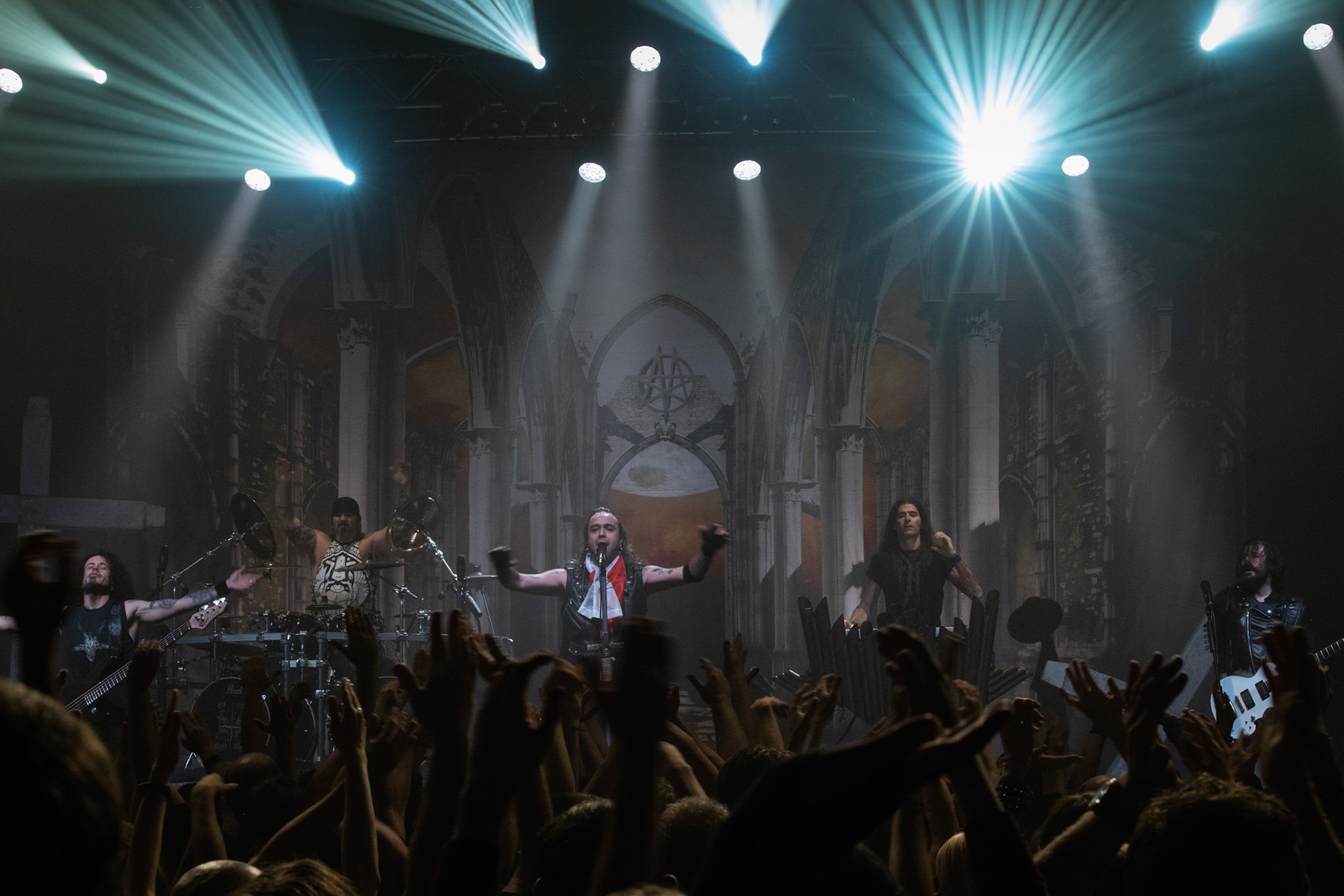 25.11.2019 Warszawa Klub Progresja Europejska Trasa Moonspell z Rotting Christ 2019
koncert Moonspell
N/z Fernando Langsuyar Ribeiro wokal  
N/z Ricardo Amorim gitara  
N/z Pedro Passionis Paixăo instrumenty klawiszowe  
N/z Miguel Mike Gaspar perkusja  
N/z Aires Pereira gitara basowa 
fot. Andrzej Wasilkiewicz/REPORTER