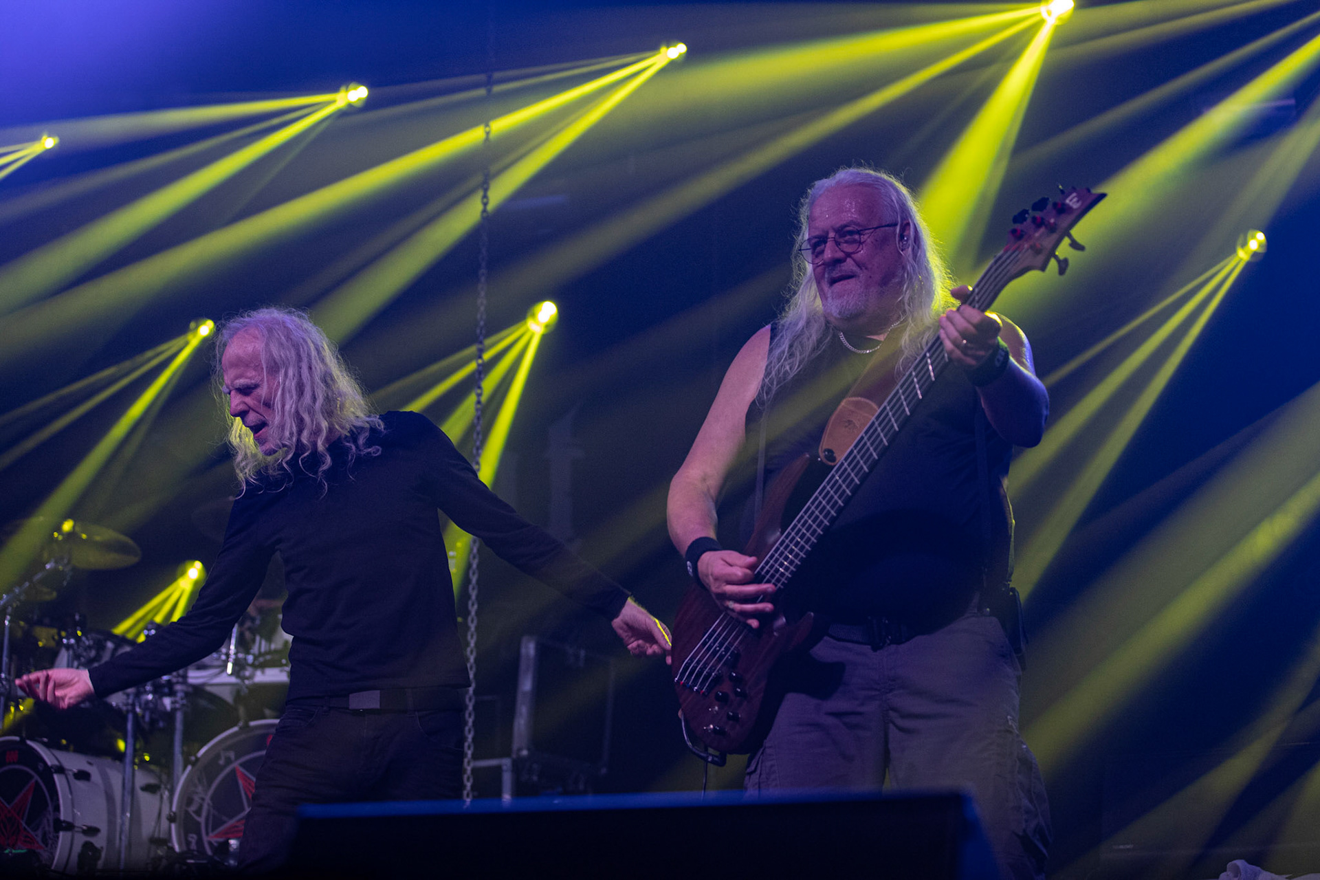 12.09.2021 - KAT i Roman Kostrzewski - koncert "Do zobaczenia w piekle" Wroclaw, Centrum Koncertowe A2.  Krzysztof „Fazi” Oset (Dragon, ex-Kat) i Roman Kostrzewski – wokal, fot. Andrzej kaziq Wasilkiewicz